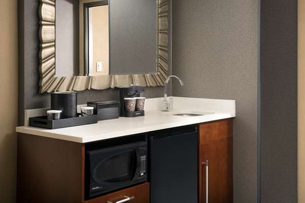  - Embassy Suites College Park - I-85, Exit 71