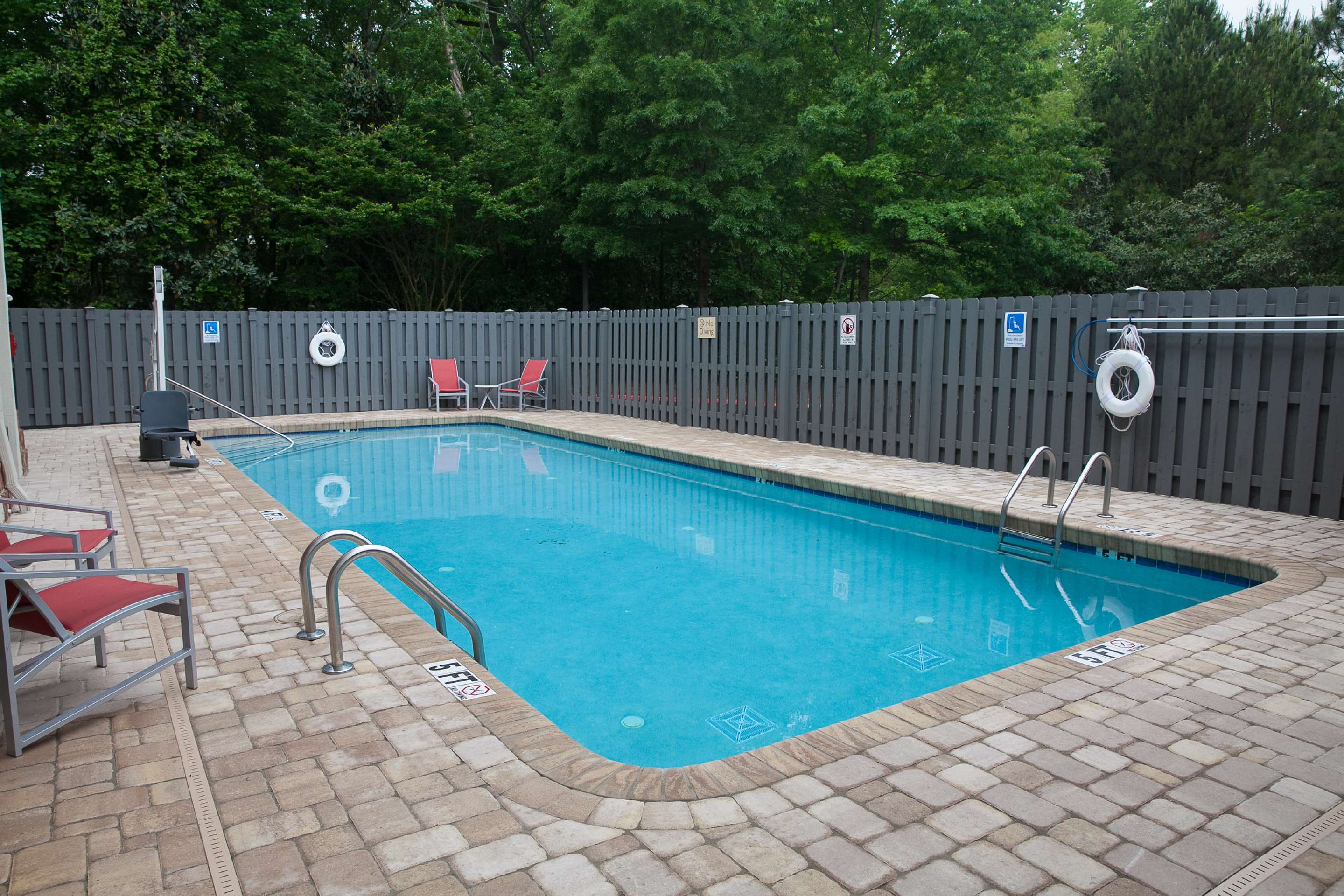 Pool | DoubleTree by Hilton Atlanta - Alpharetta