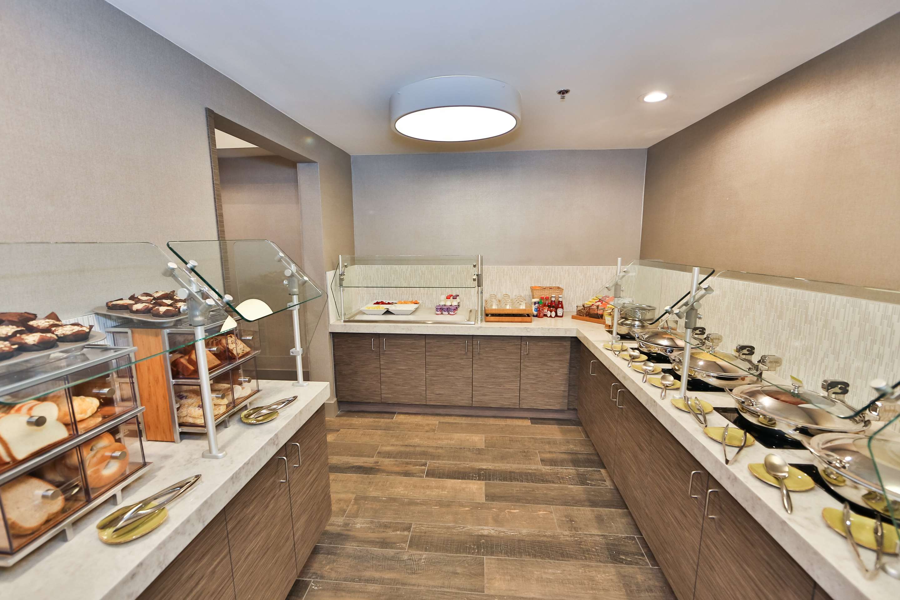 Breakfast Area | DoubleTree by Hilton Atlanta - Alpharetta