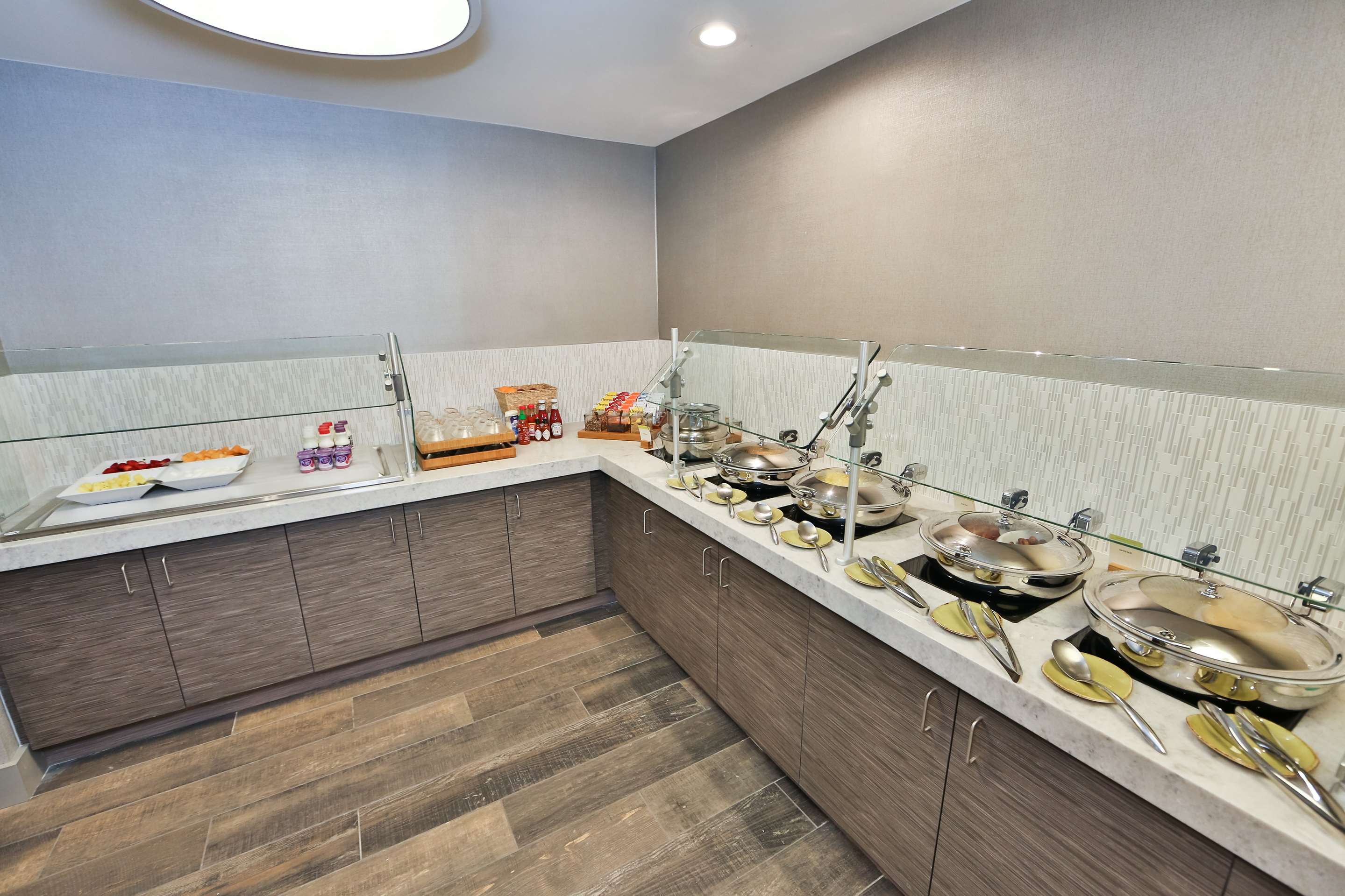 Breakfast Area | DoubleTree by Hilton Atlanta - Alpharetta