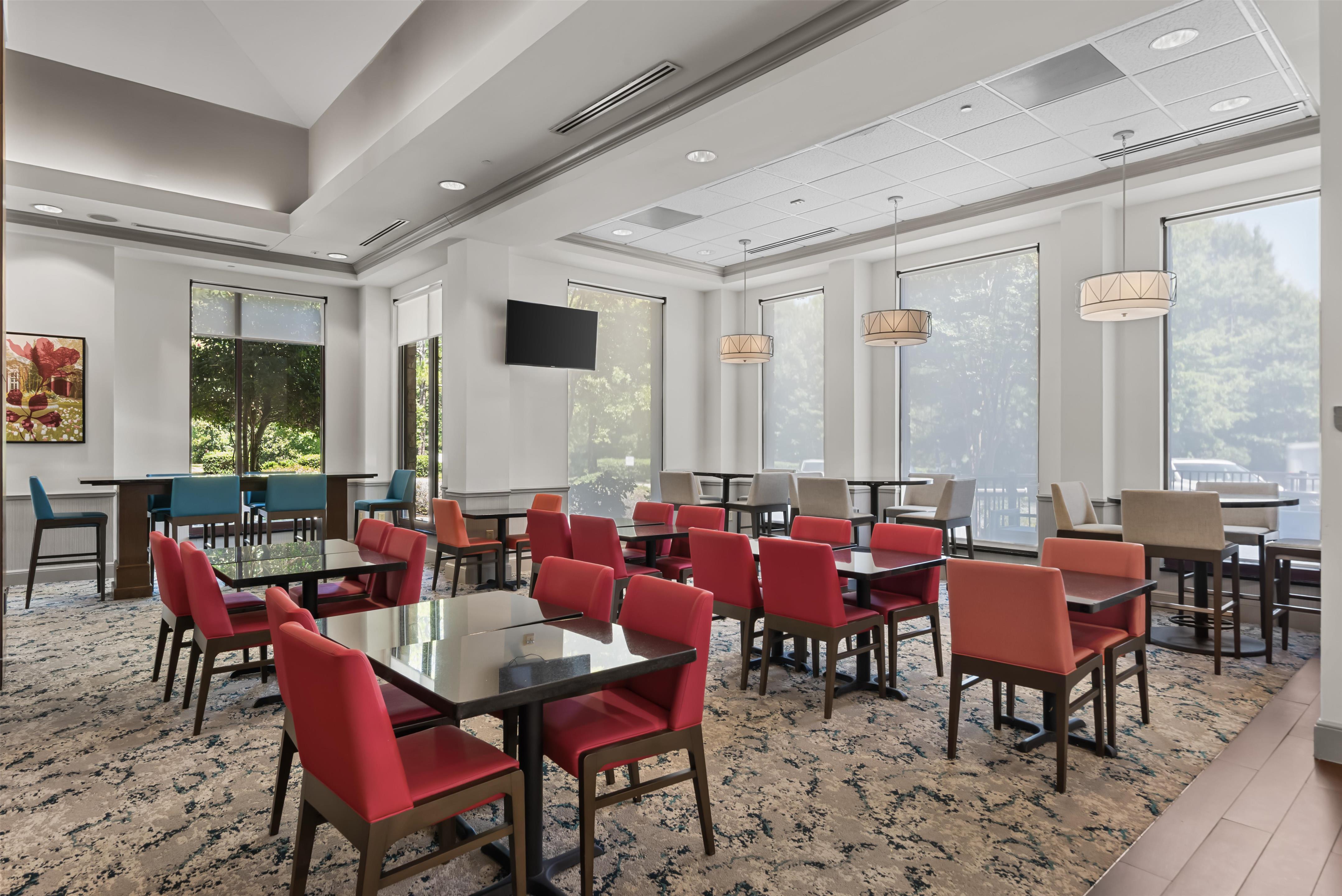 Breakfast Area | Hilton Garden Inn Atlanta Marietta