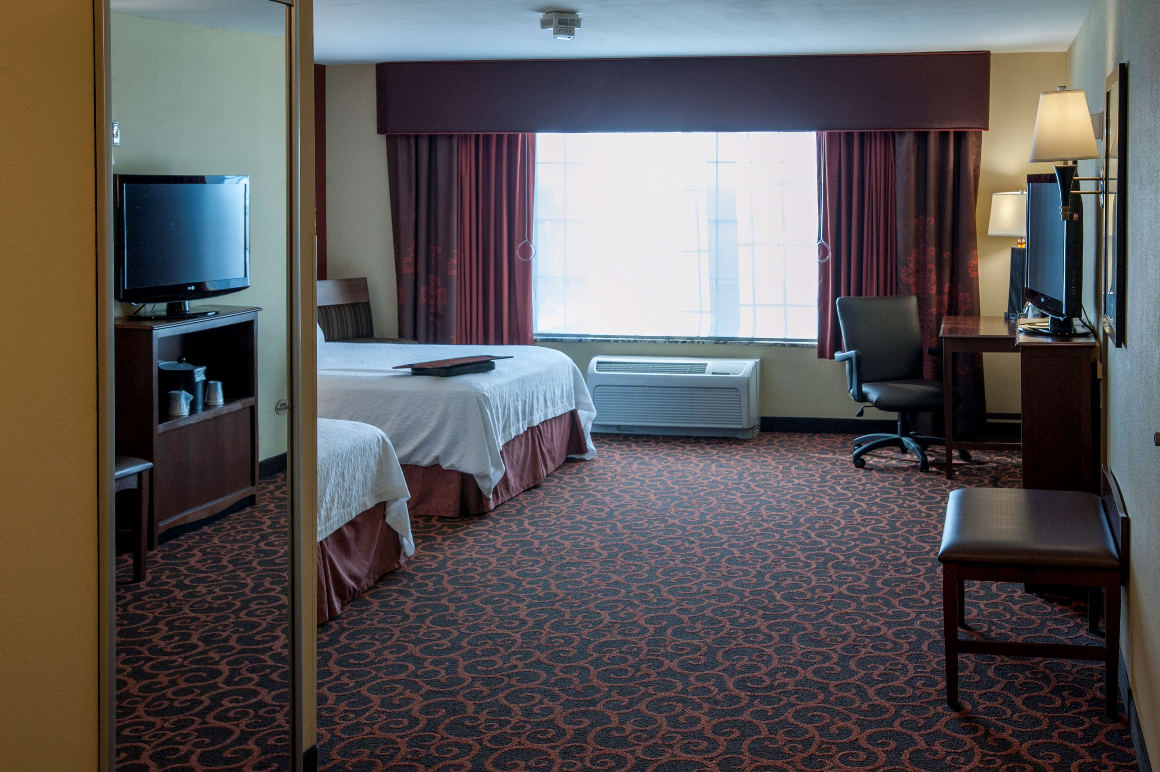 Hampton Inn and Suites Watertown Room Type - 2 QUEEN BEDS NONSMOKING