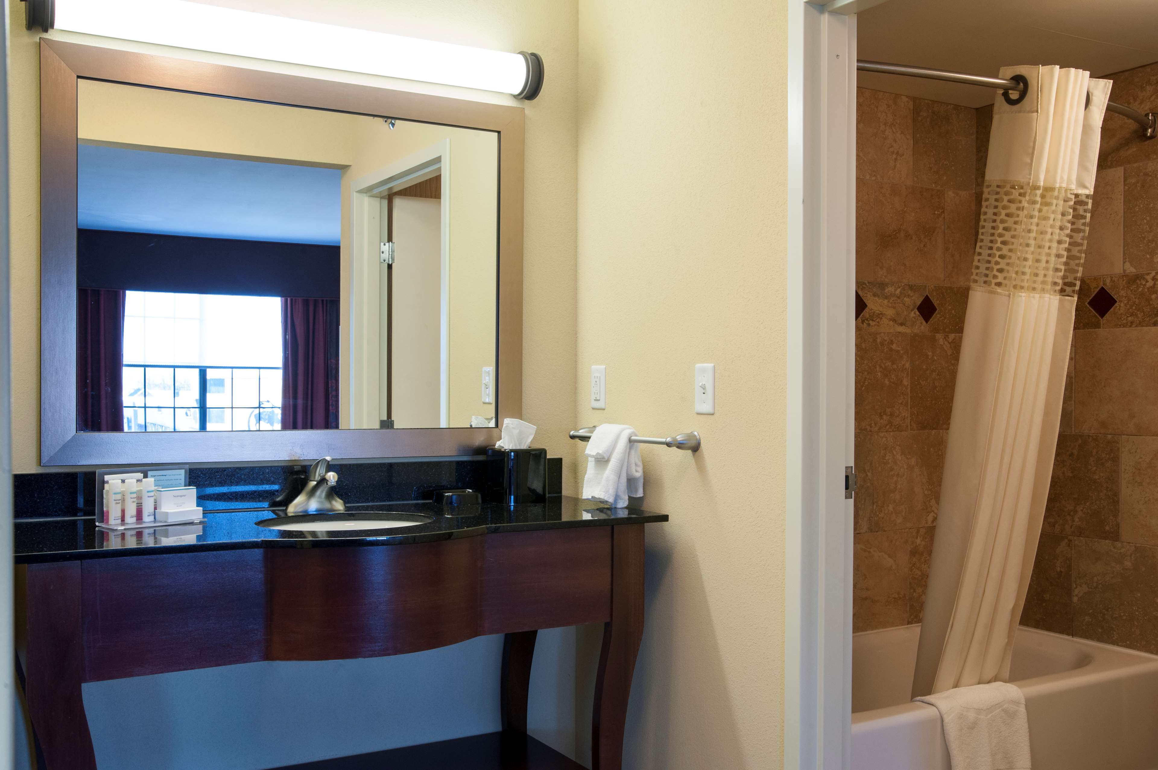 Hampton Inn and Suites Watertown Room Type - 1 KING STUDIO STE NONSMOK