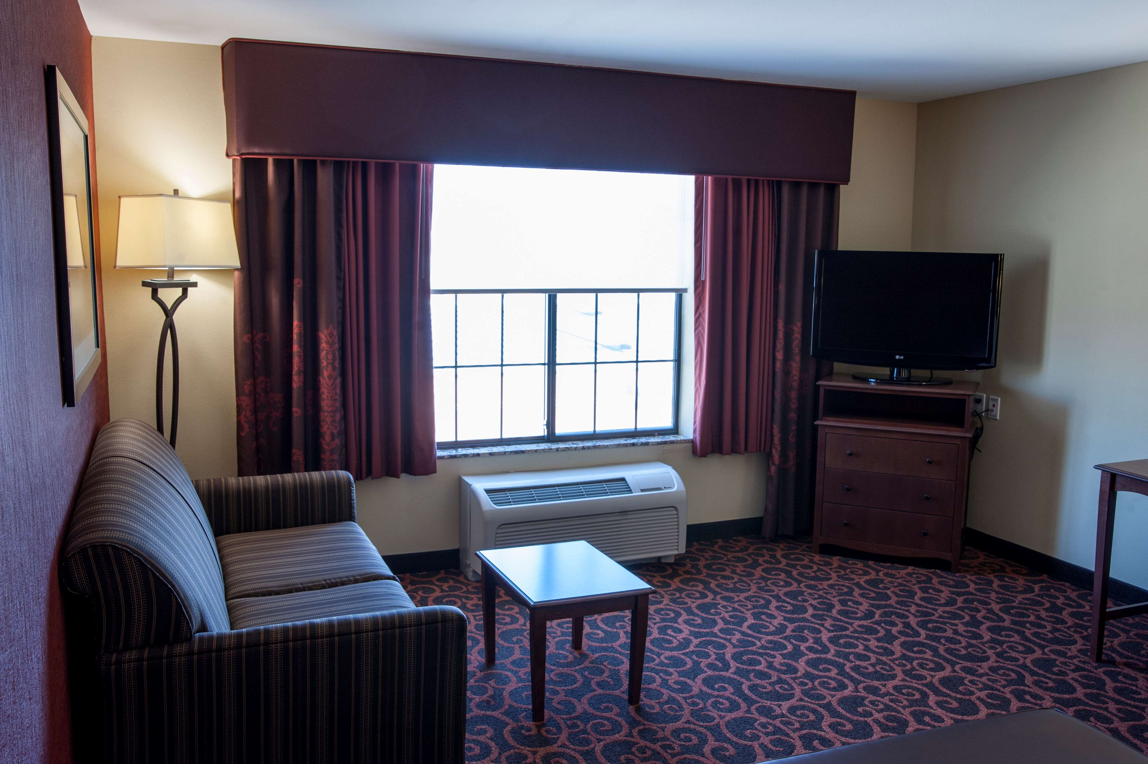 Hampton Inn and Suites Watertown Room Type - 1 KING W SOFABED NONSMOK