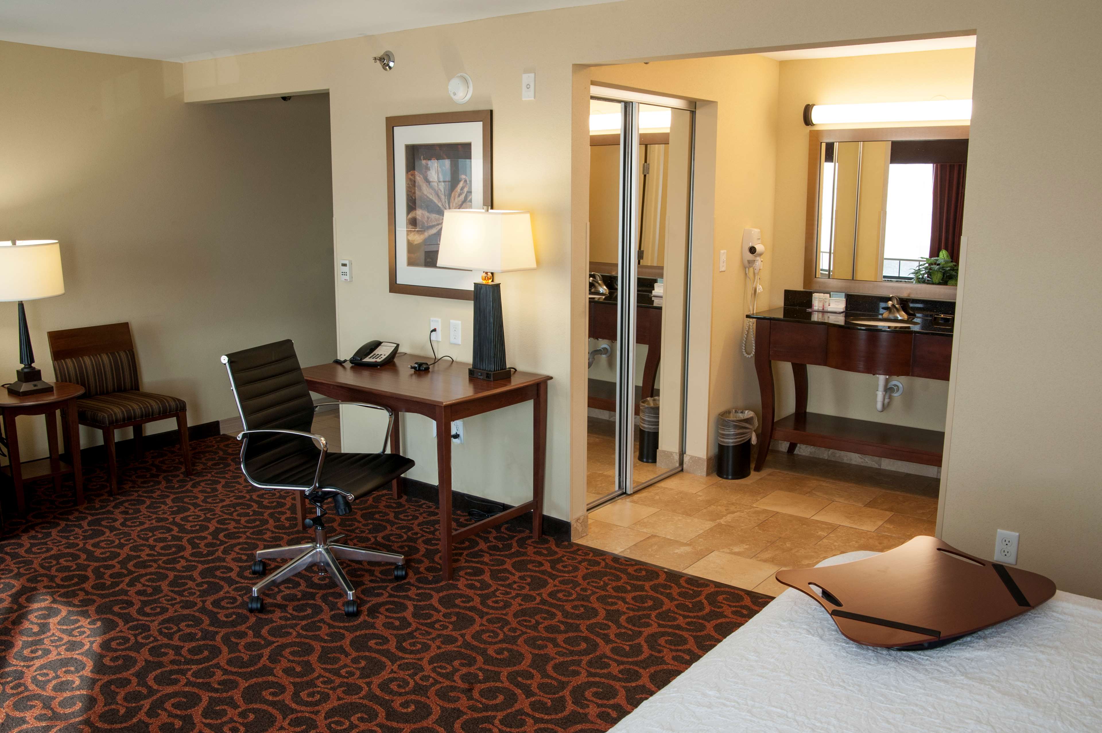 Hampton Inn and Suites Watertown Room Type - 1 KING STUDIO STE NONSMOK