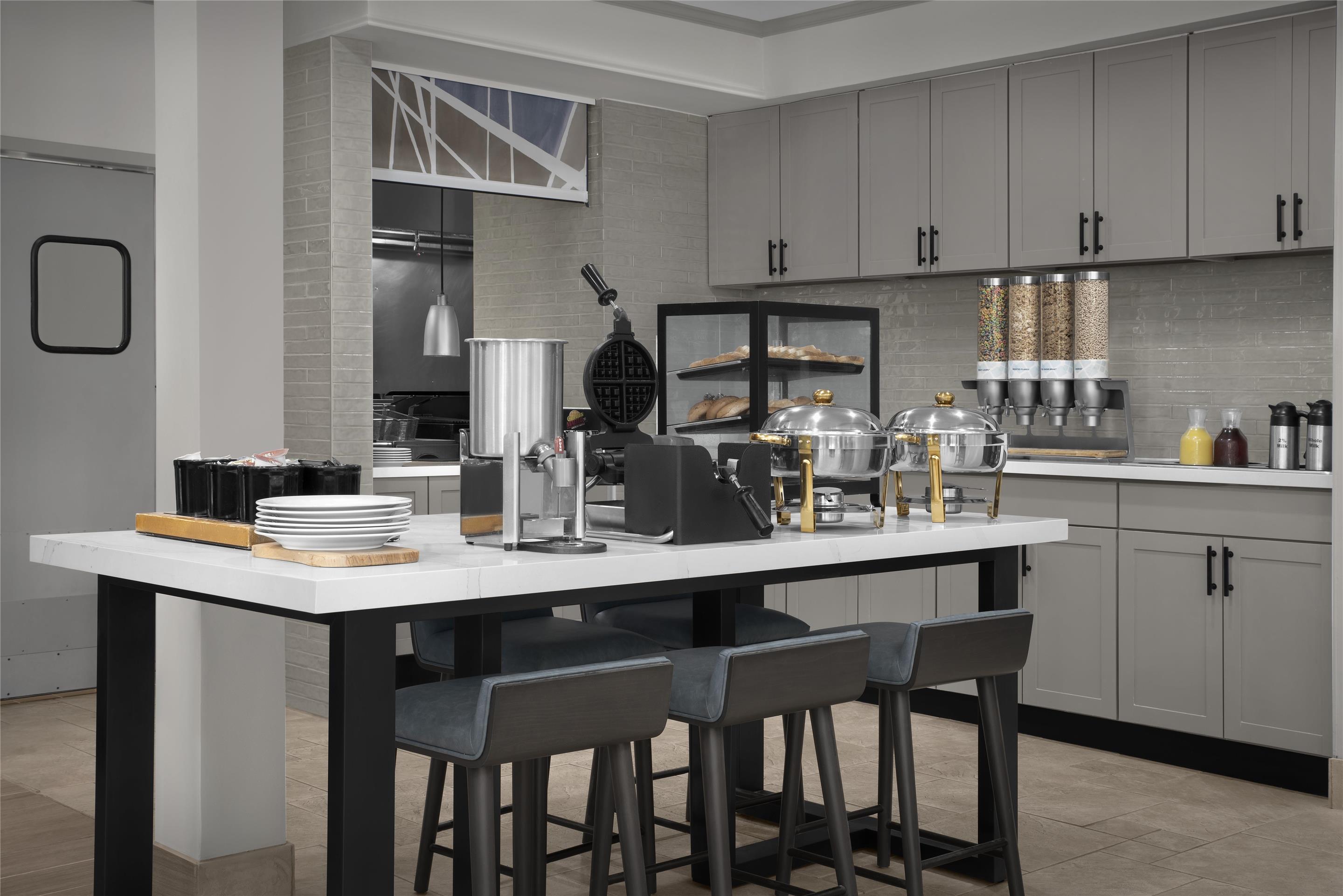 Breakfast Area | Hilton Garden Inn Auburn/Opelika