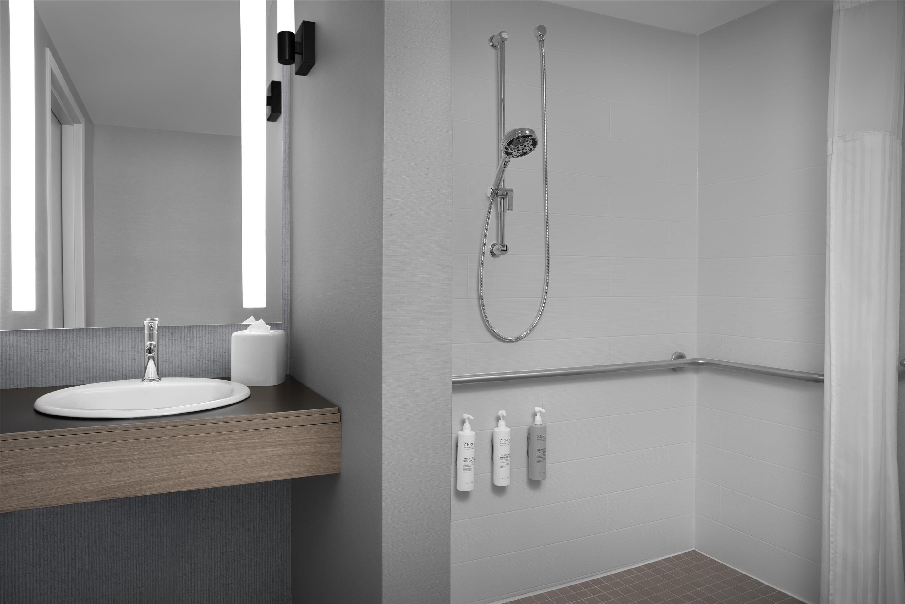 Guest room bath