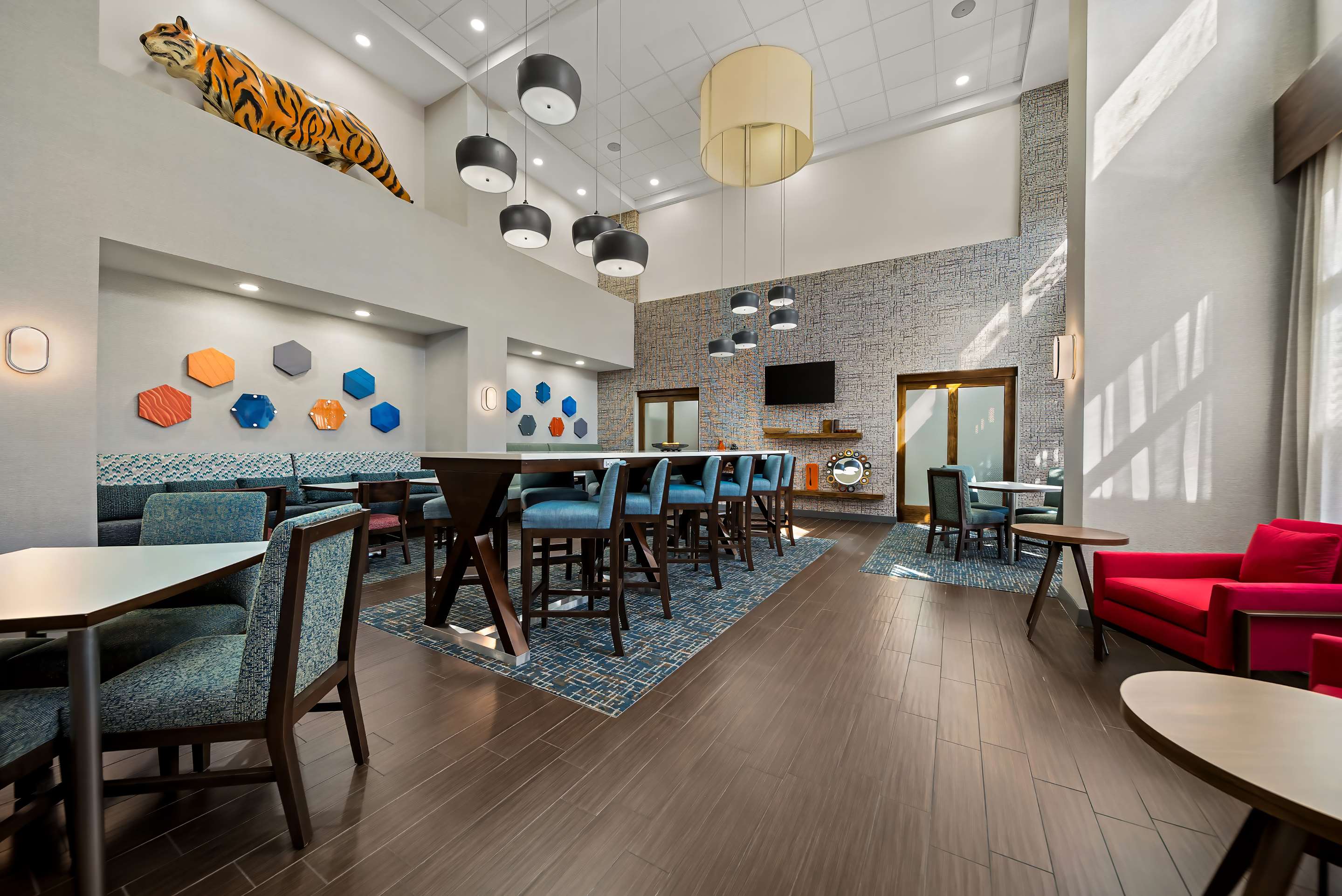 Breakfast Area | Hampton Inn Suites Opelika I85 Auburn Area