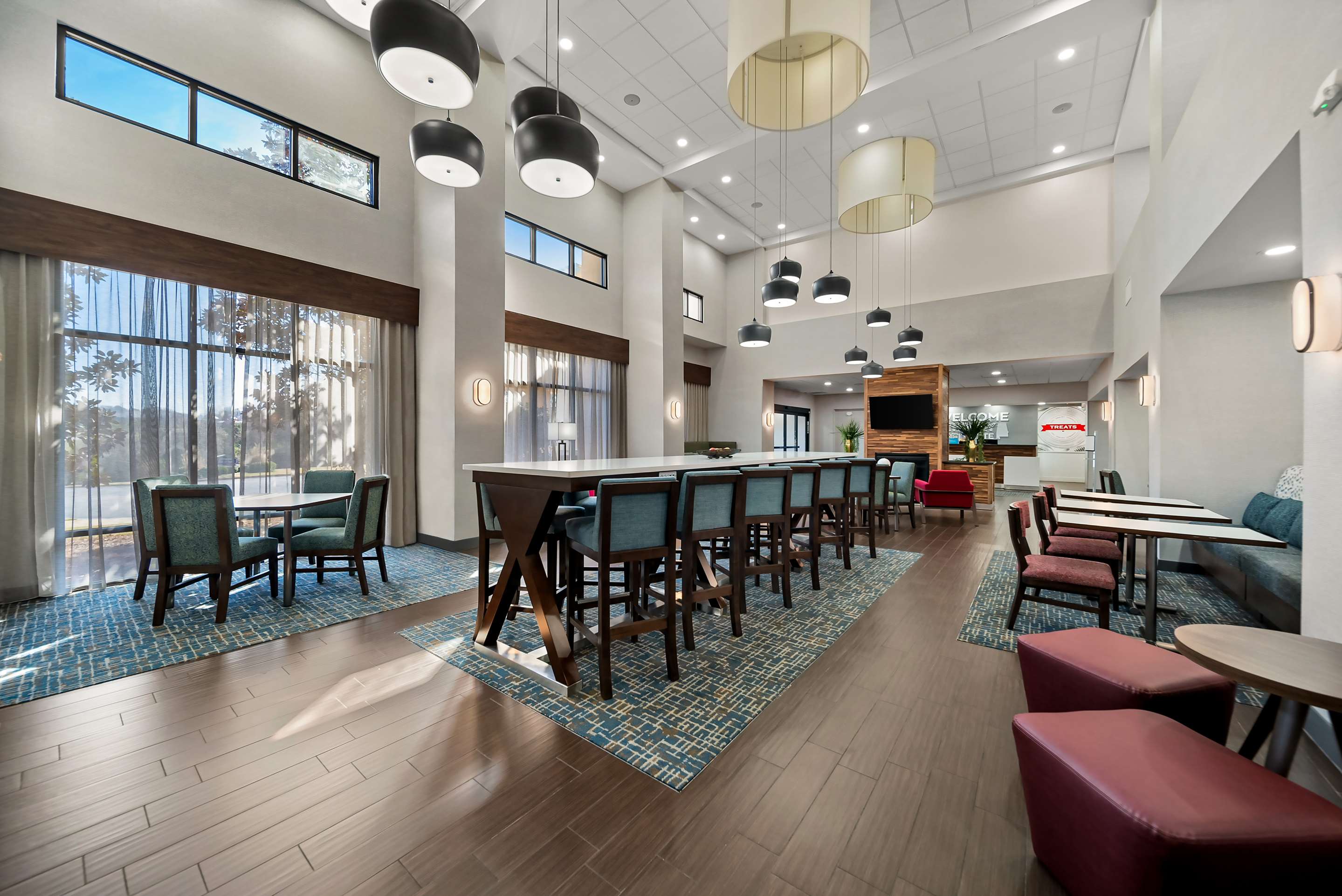 Breakfast Area | Hampton Inn Suites Opelika I85 Auburn Area