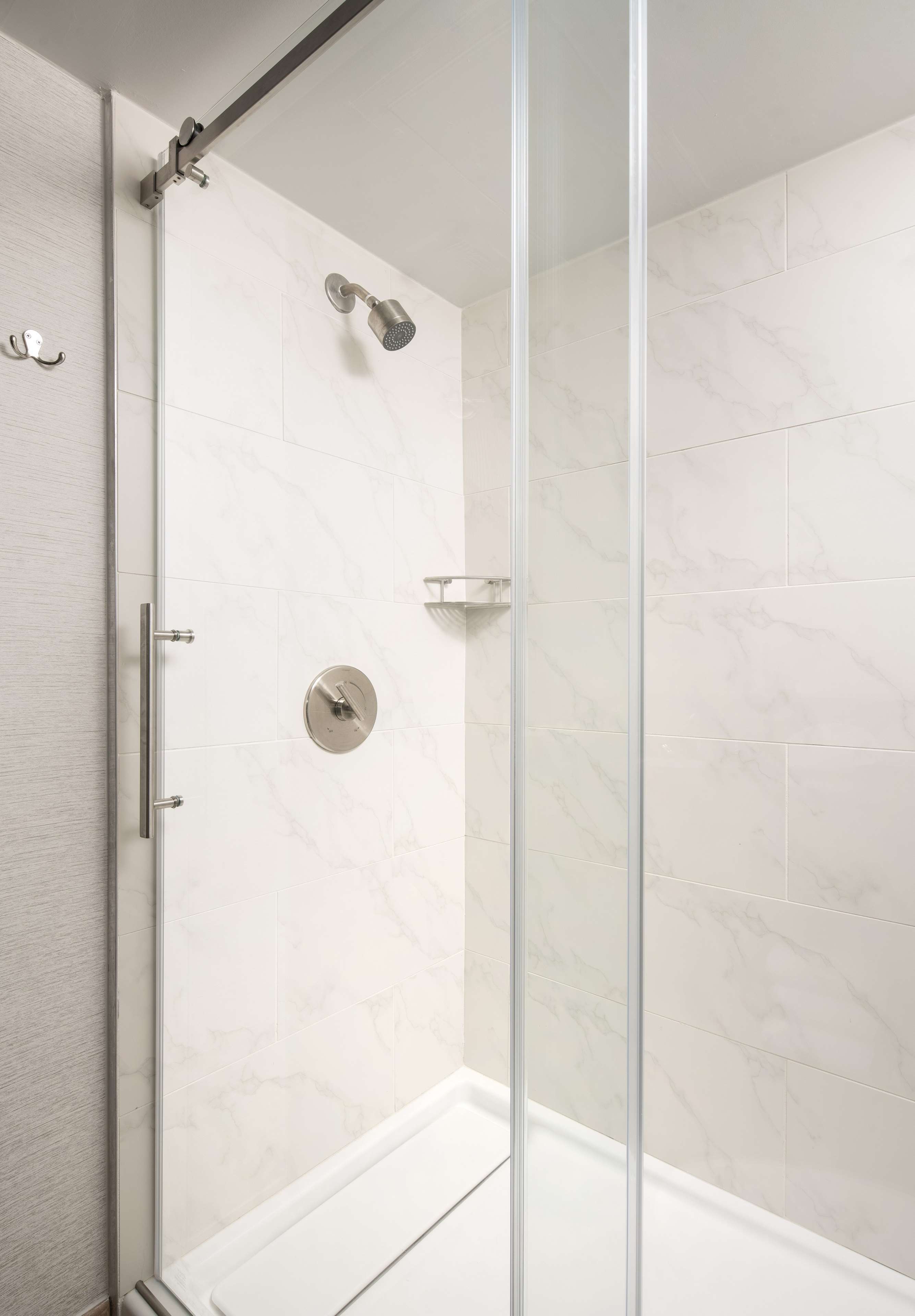 Embassy Suites Austin Central Room Type - KING SUITE ACC SHOWER
