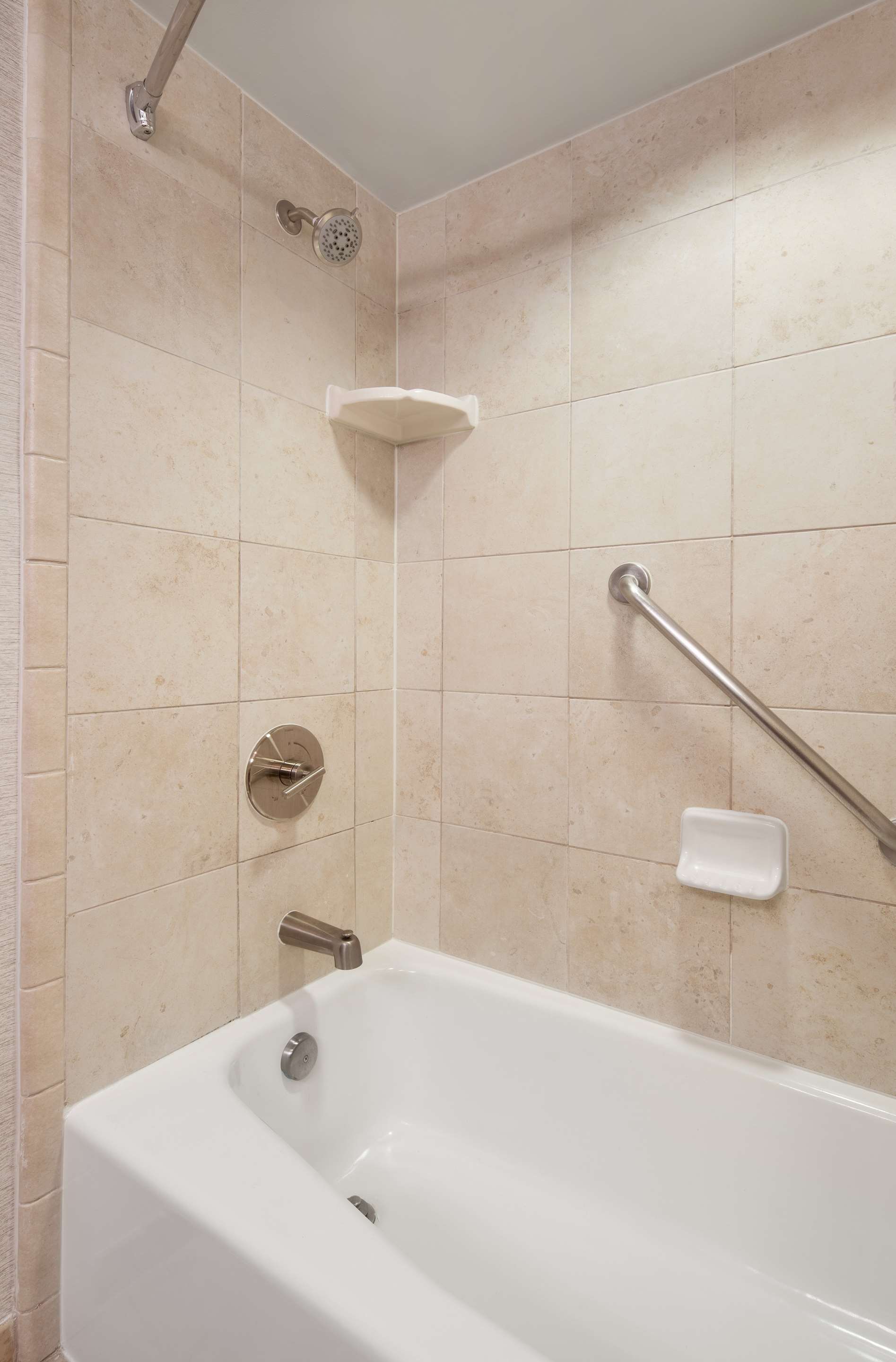 Guest room bath
