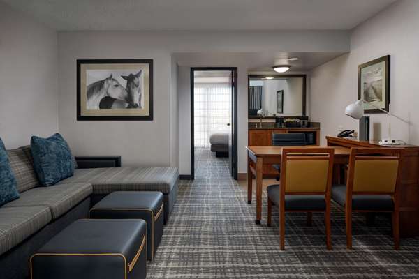  - Embassy Suites Central Austin - I-35, Exit 240