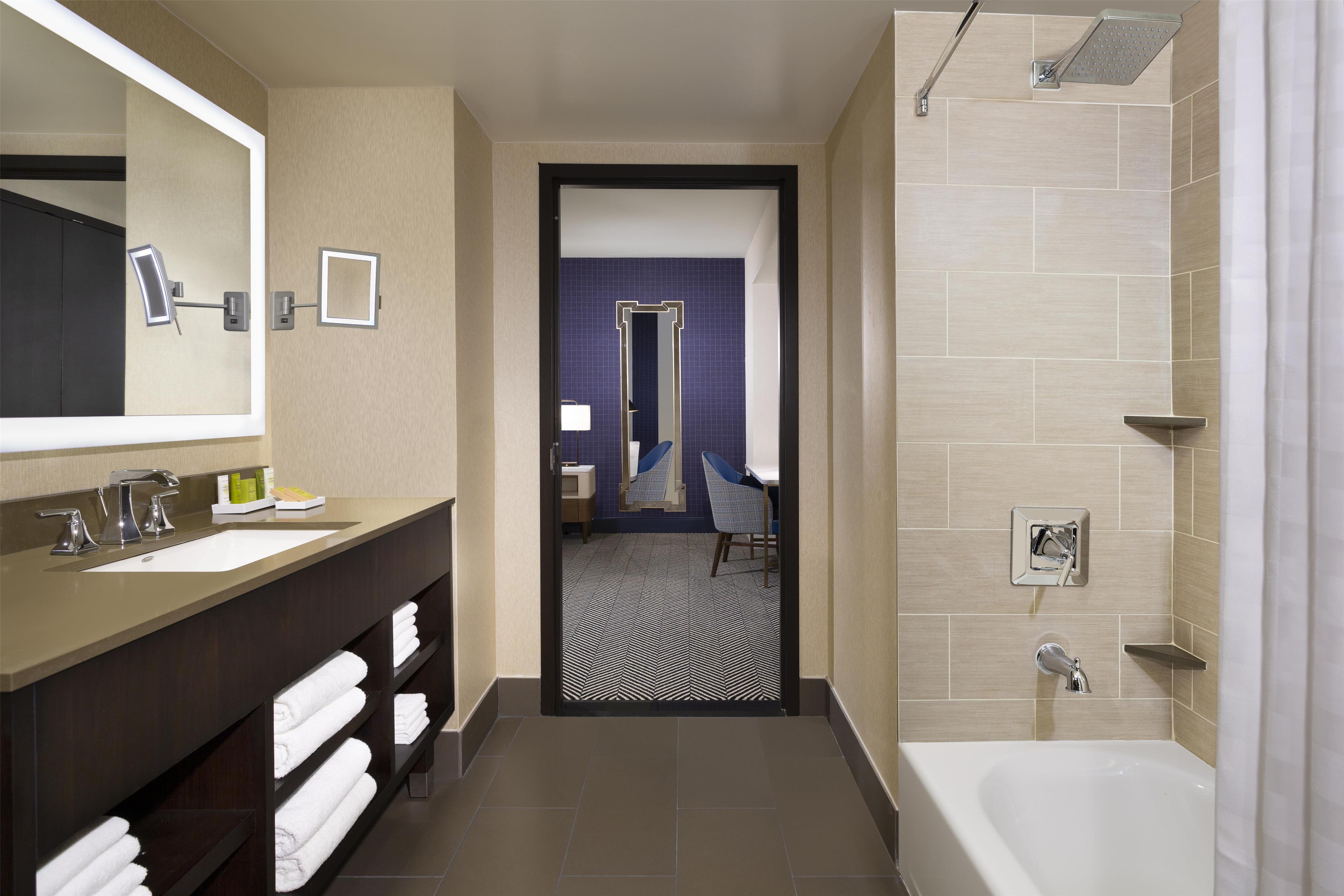 Guest room bath
