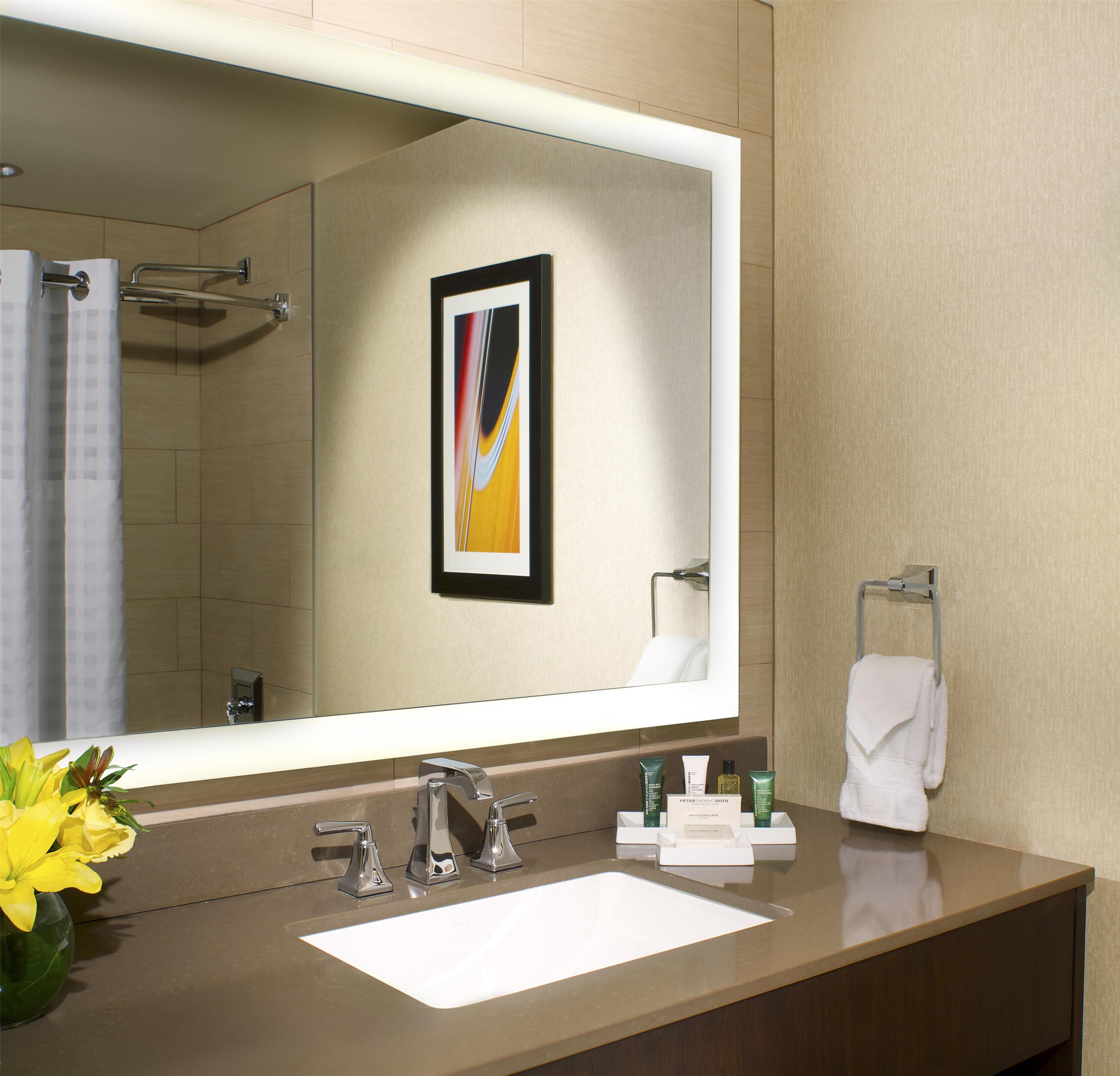 Guest room bath
