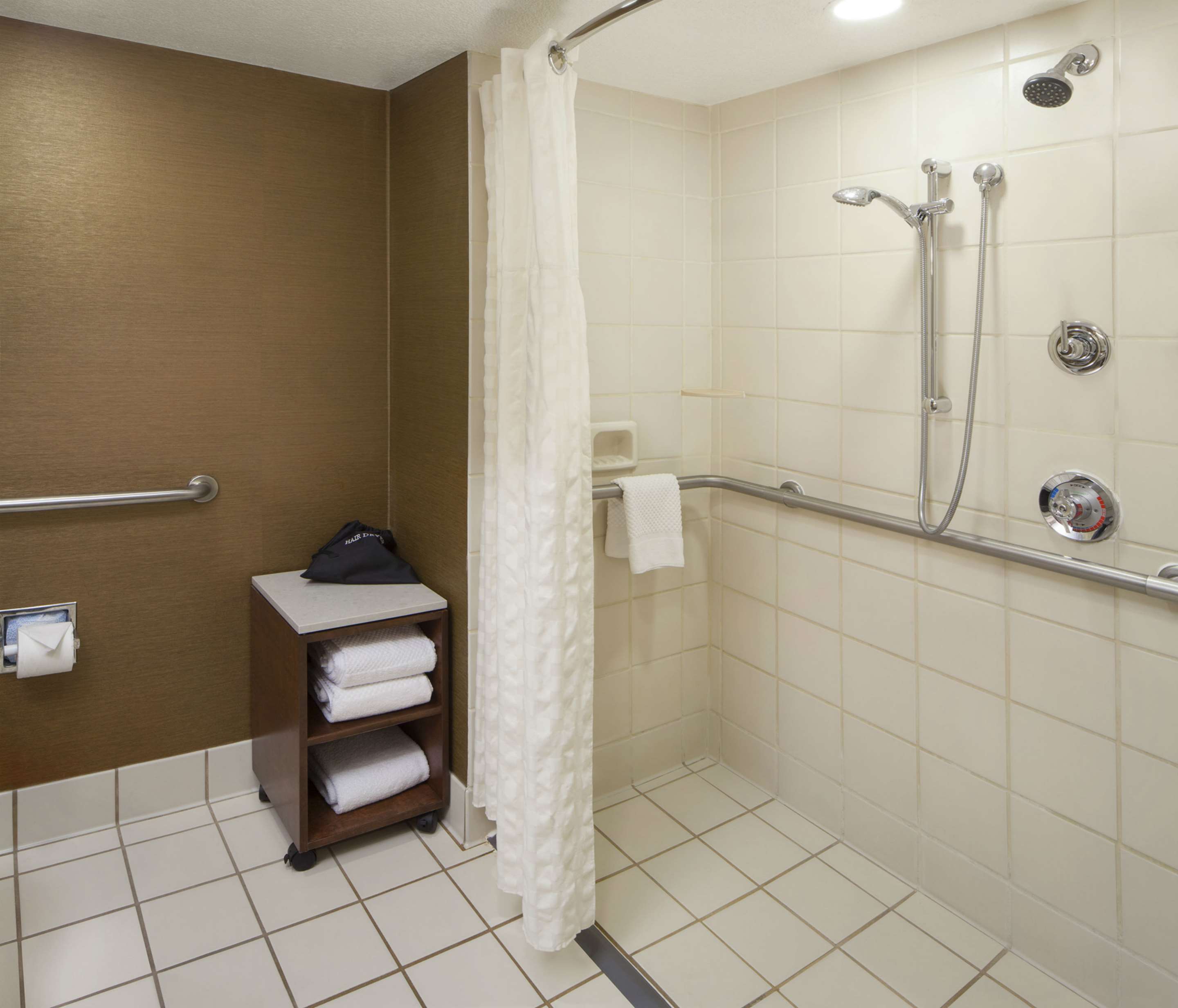 Guest room bath