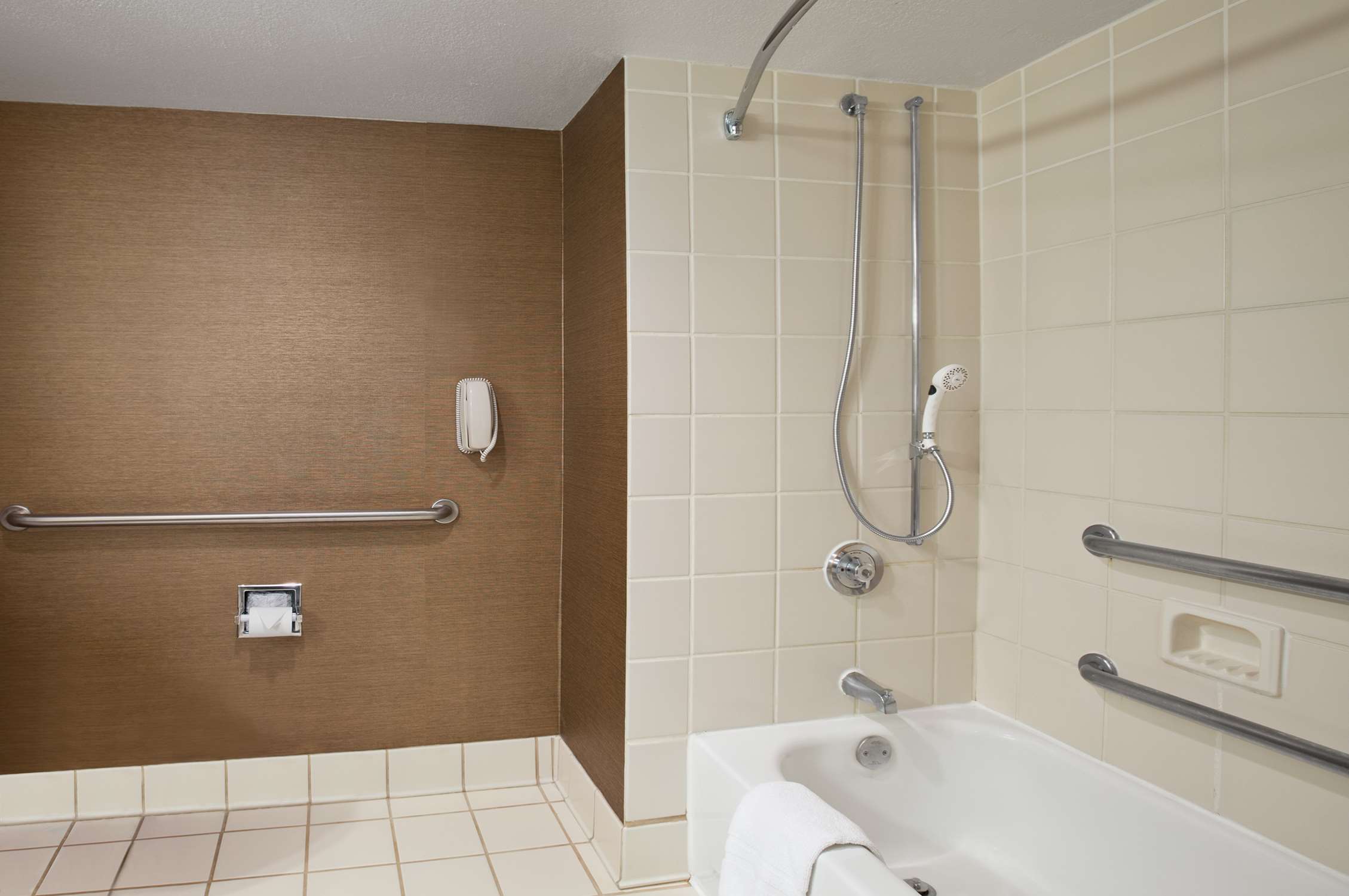 Guest room bath