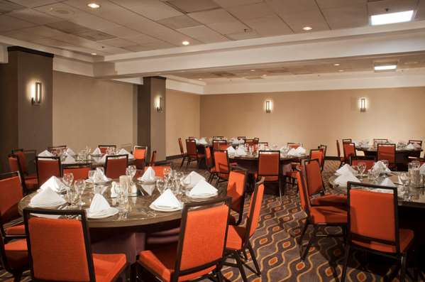 Restaurant - Embassy Suites Arboretum Austin