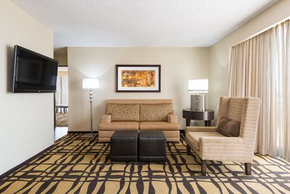  - DoubleTree Suites by Hilton Austin - I-35, Exit 235A