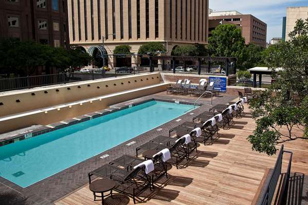 Pool - DoubleTree Suites by Hilton Austin - I-35, Exit 235A