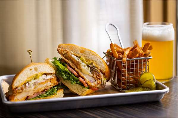 Restaurant - DoubleTree Suites by Hilton Austin - I-35, Exit 235A