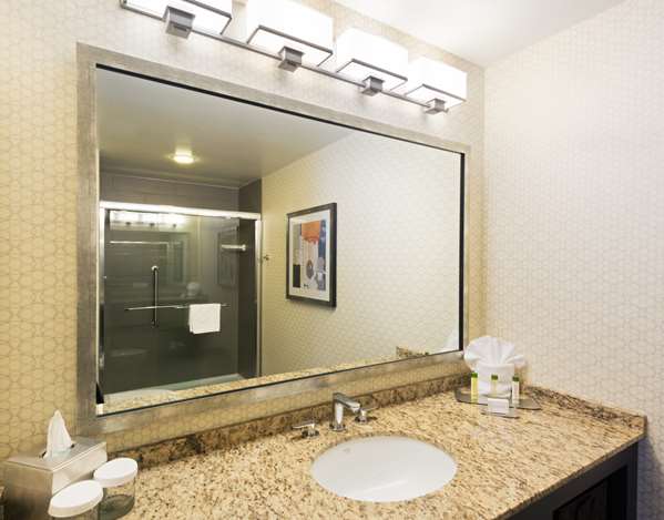  - DoubleTree Suites by Hilton Austin - I-35, Exit 235A