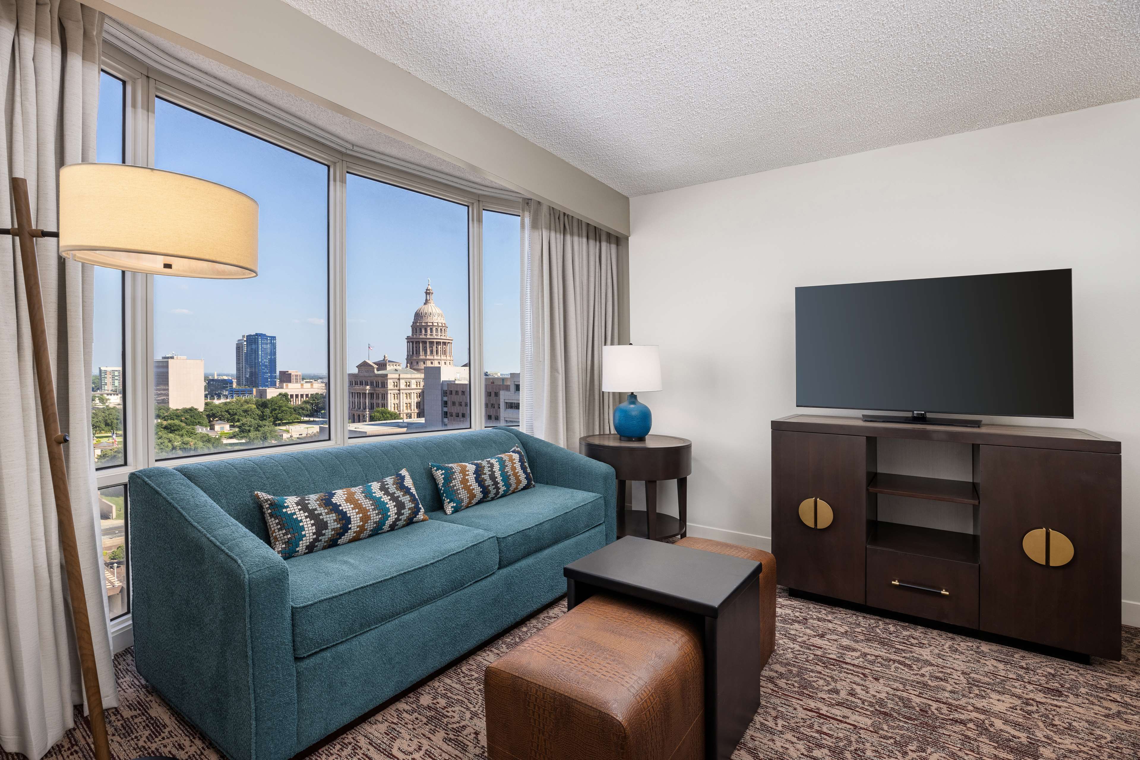 DoubleTree Suites by Hilton Austin Room Type - 1 KG BDRM CAPITOL VW SUITE