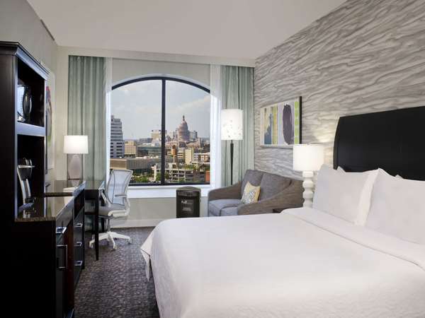  - Hilton Garden Inn Austin Downtown - I-35, Exit 234C