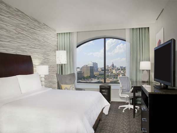  - Hilton Garden Inn Austin Downtown - I-35, Exit 234C