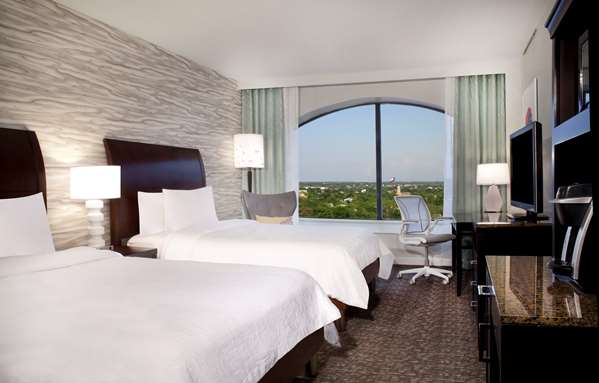  - Hilton Garden Inn Austin Downtown - I-35, Exit 234C