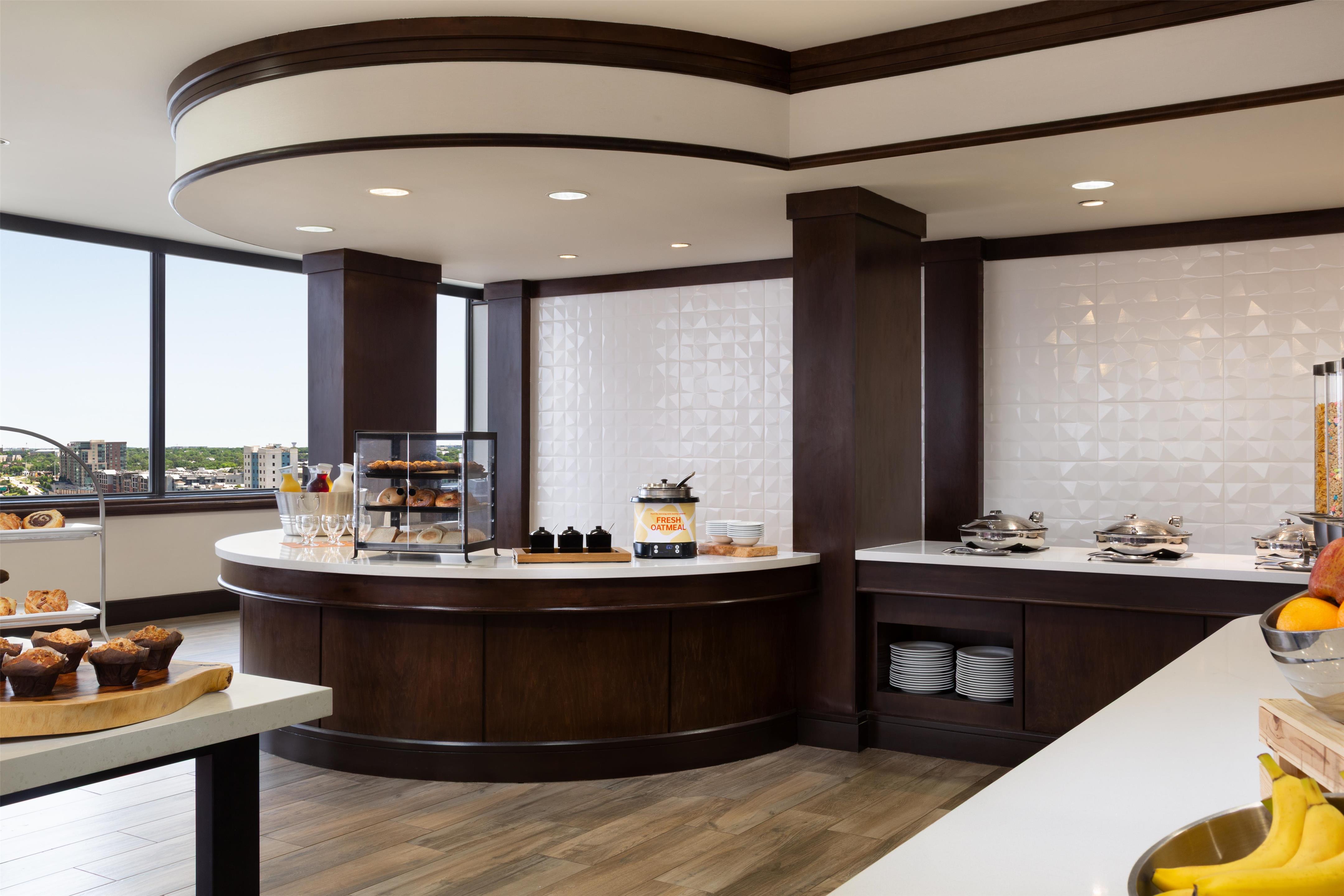 Breakfast Area | Hilton Garden Inn Austin Downtown