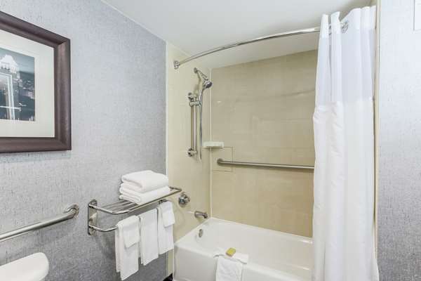  - DoubleTree by Hilton University of Texas Austin - I-35, Exit 235A