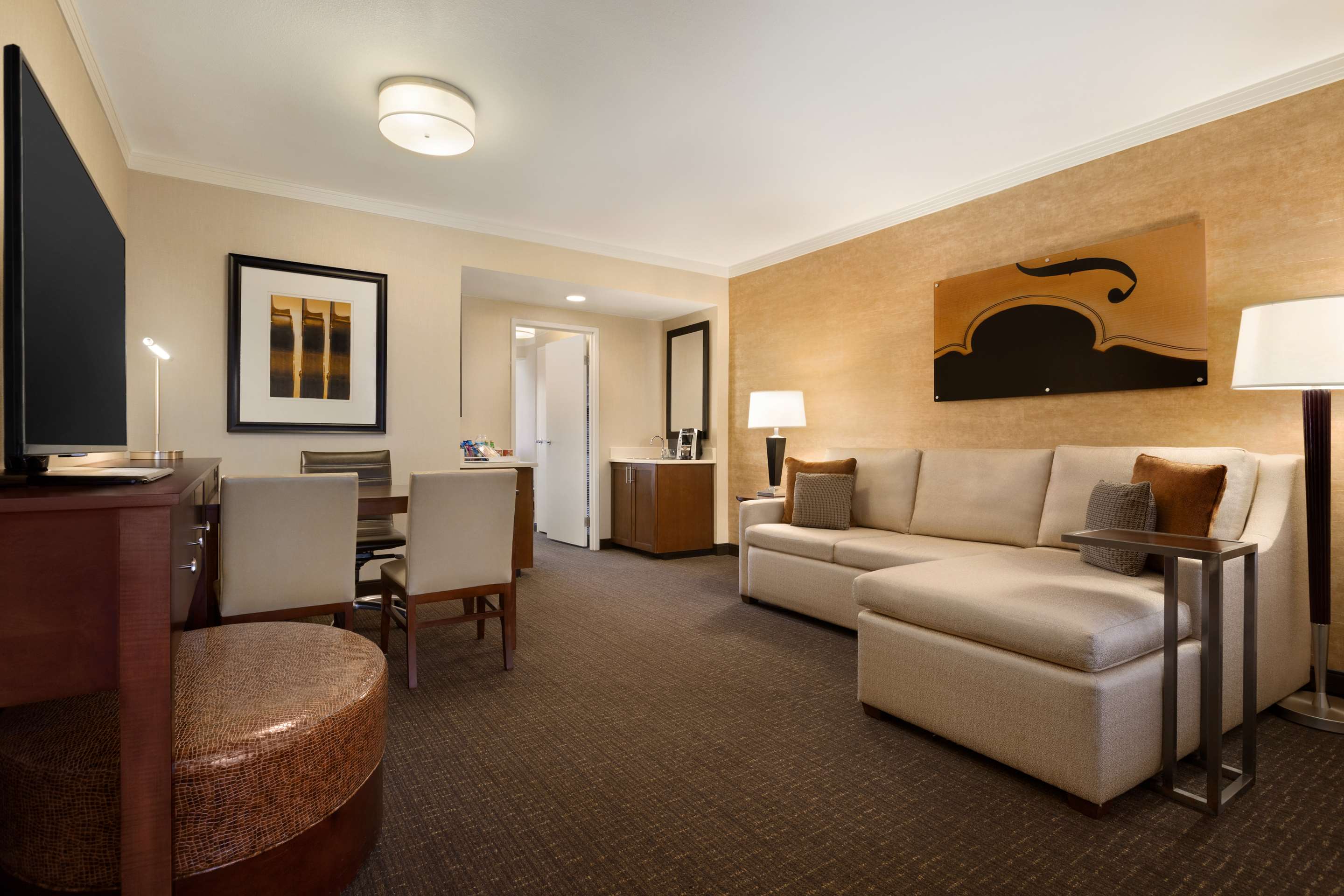2 Room Suite - 1 King Premium Room - Non-smoking
