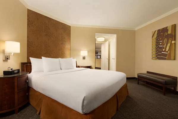  - Embassy Suites Downtown & Town Lake Austin