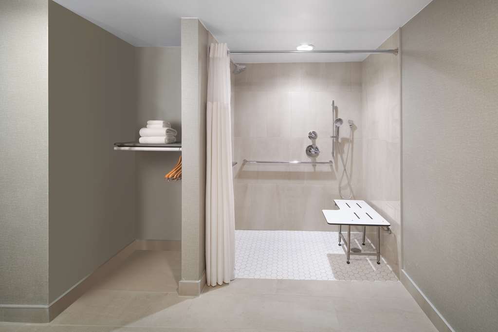 DoubleTree by Hilton Austin Room Type - 2D MB HR ACC RI-SH