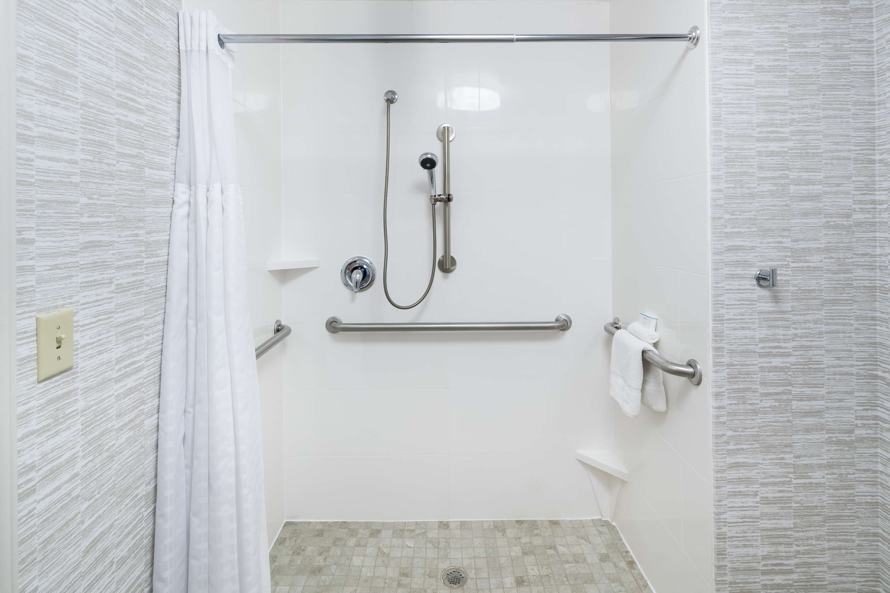 Guest room bath