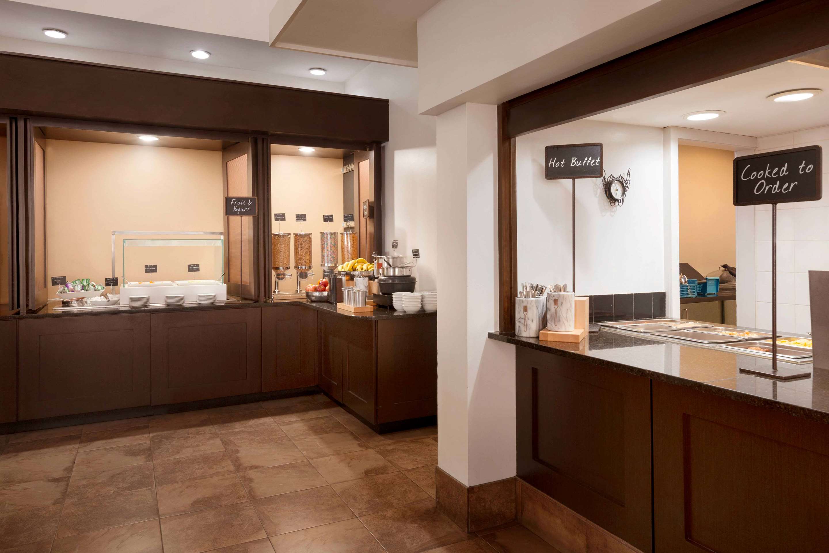 Restaurant | Embassy Suites by Hilton Baltimore at BWI Airport