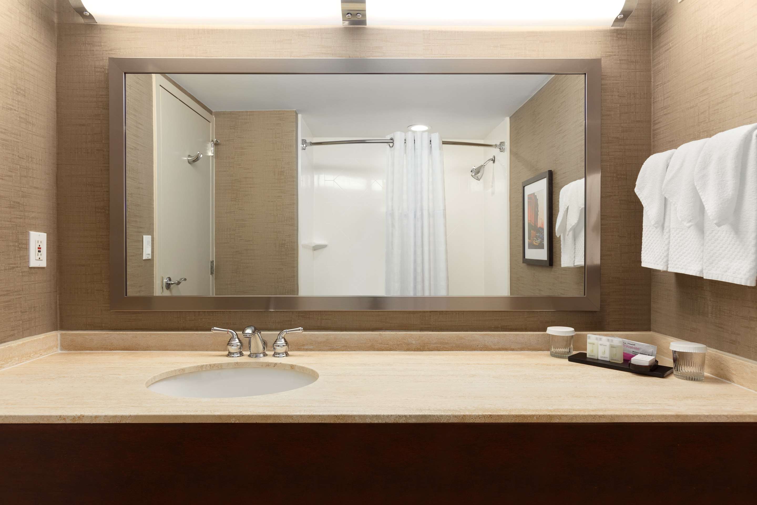 Guest room bath
