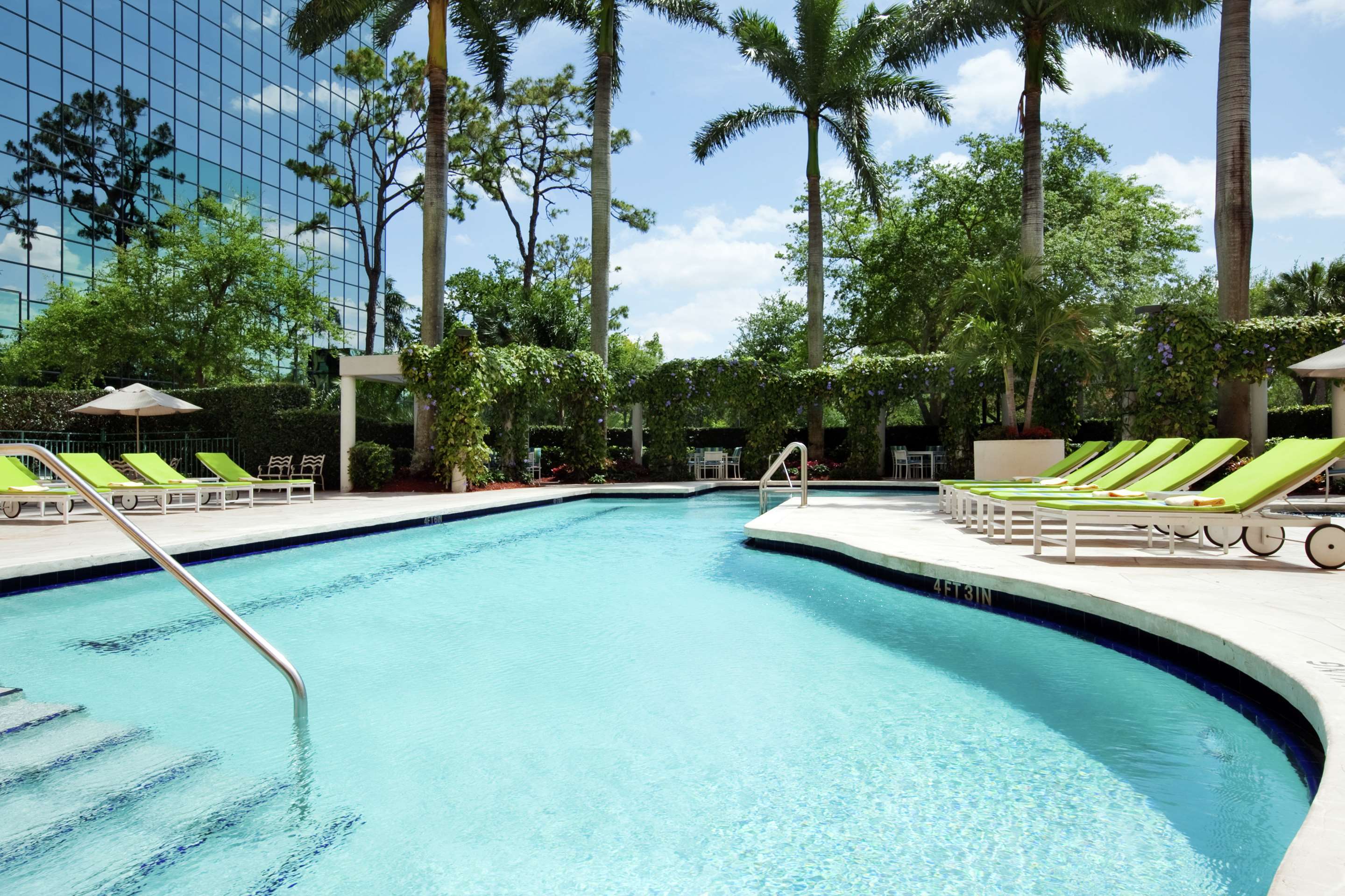 Pool | Hilton Boca Raton Suites