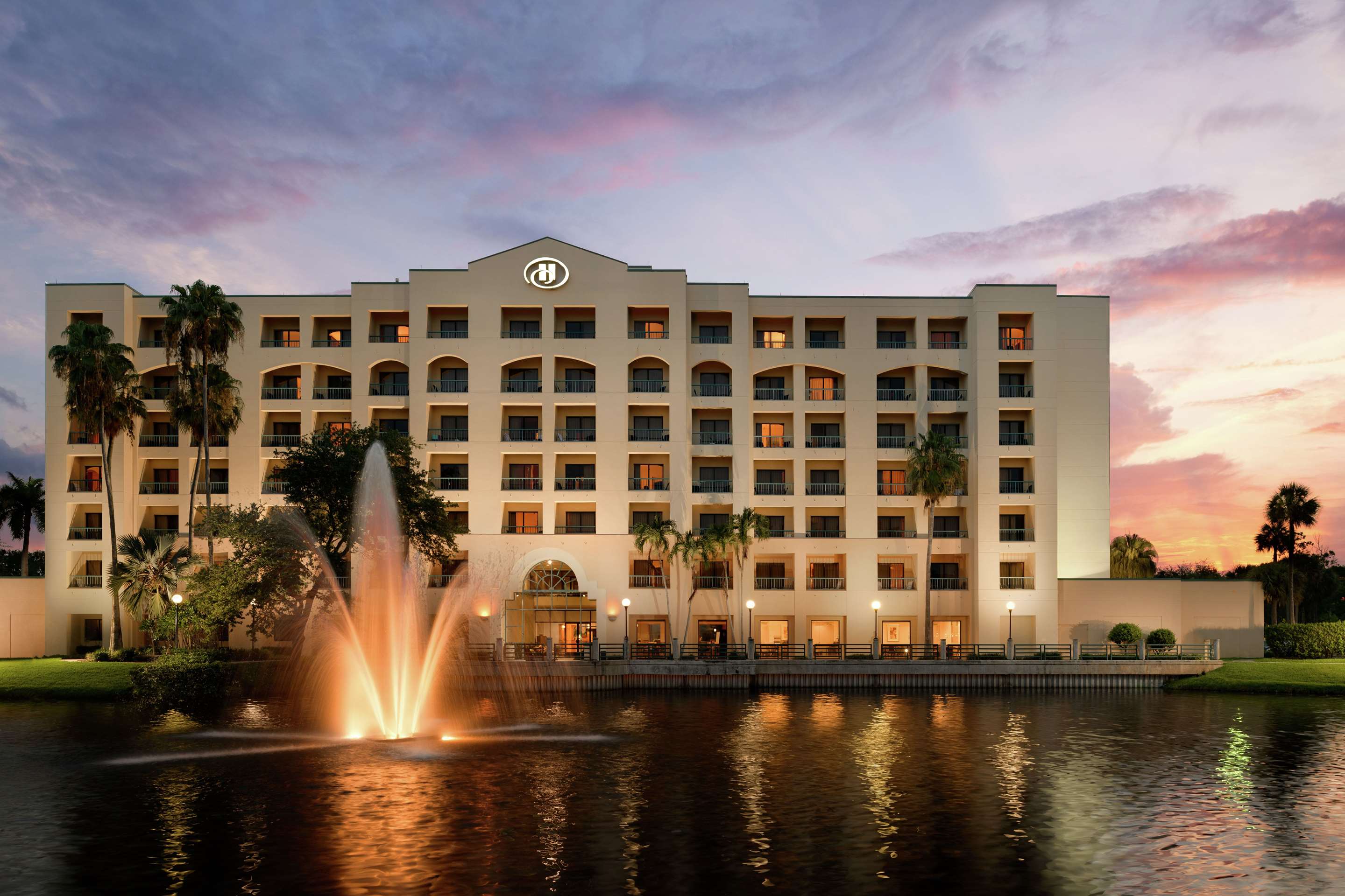 Exterior | Hilton Boca Raton Suites
