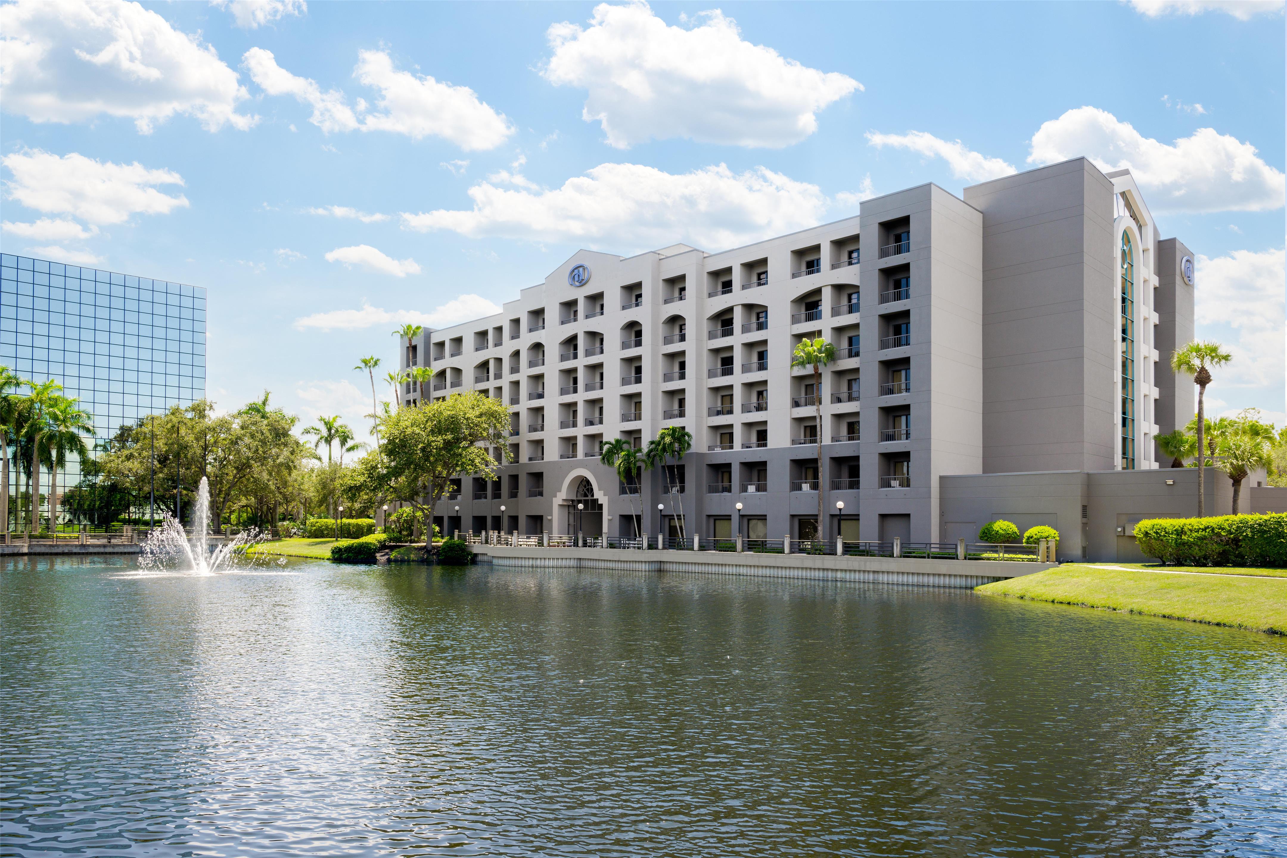 Exterior | Hilton Boca Raton Suites