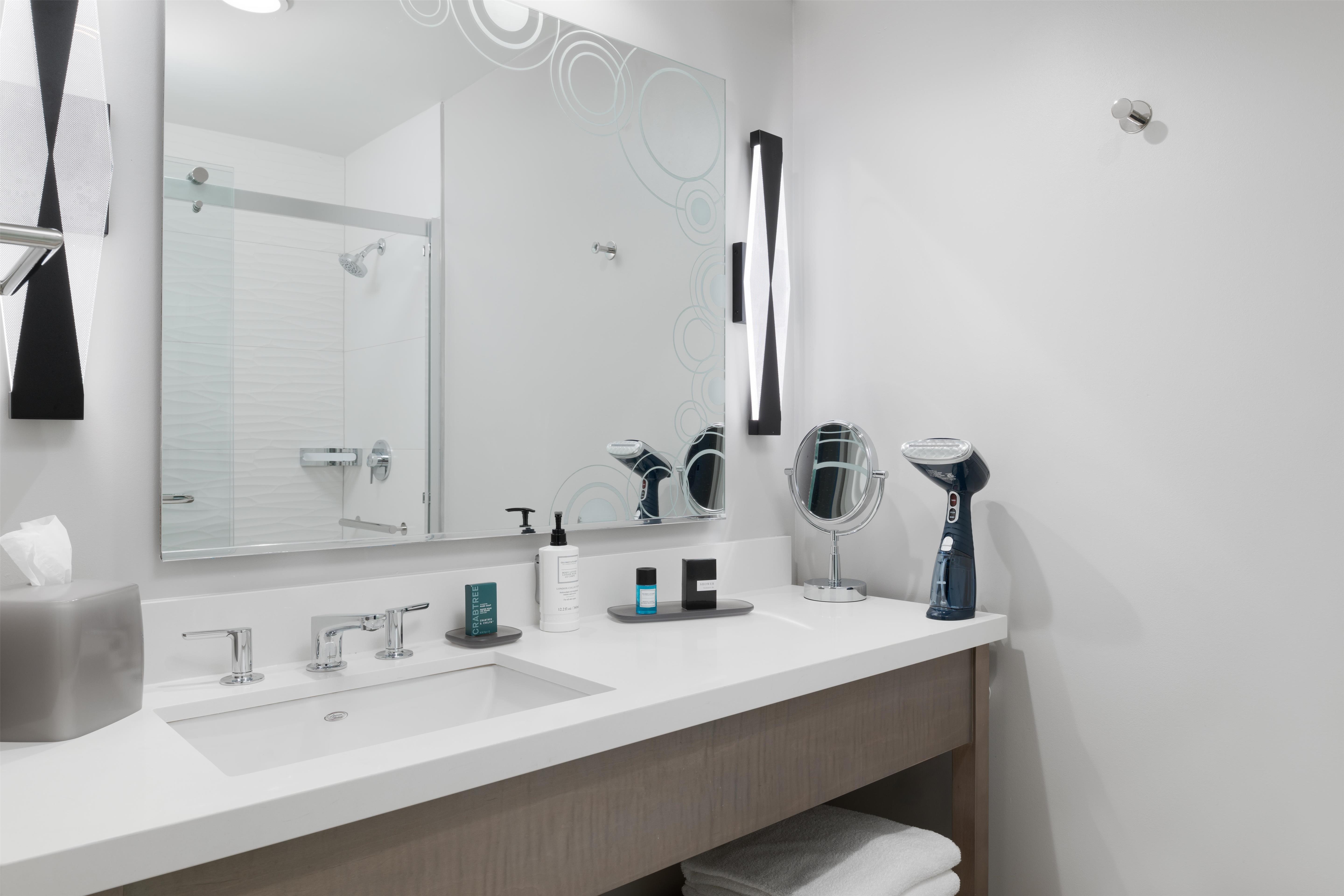 Hilton Boca Raton Suites Room Type - 2DBLS 1BDRM W TUB -SOFABED