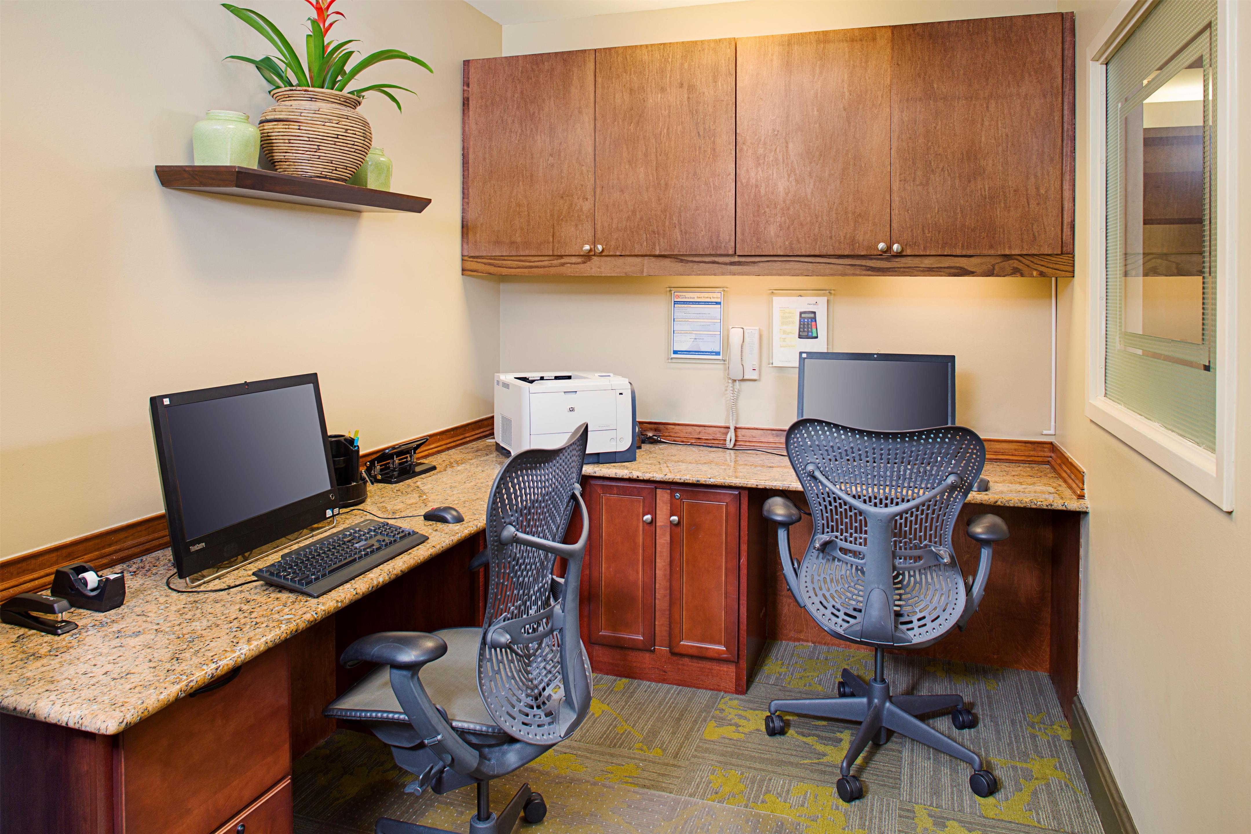 Business Center | Hilton Garden Inn Hartford North/Bradley Int'l Airport