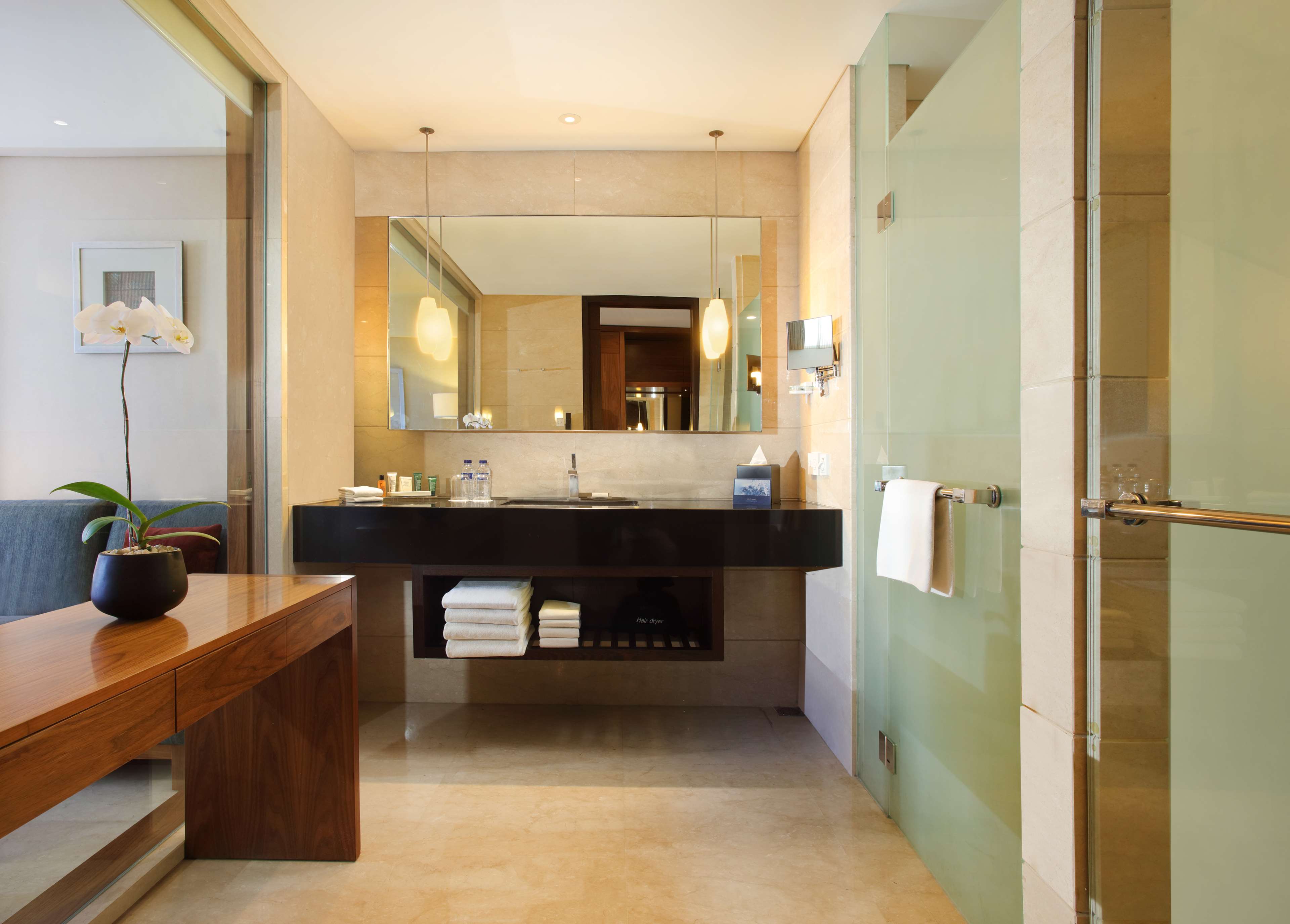 Hilton Bandung Room Type - KING DELUXE CITY VIEW