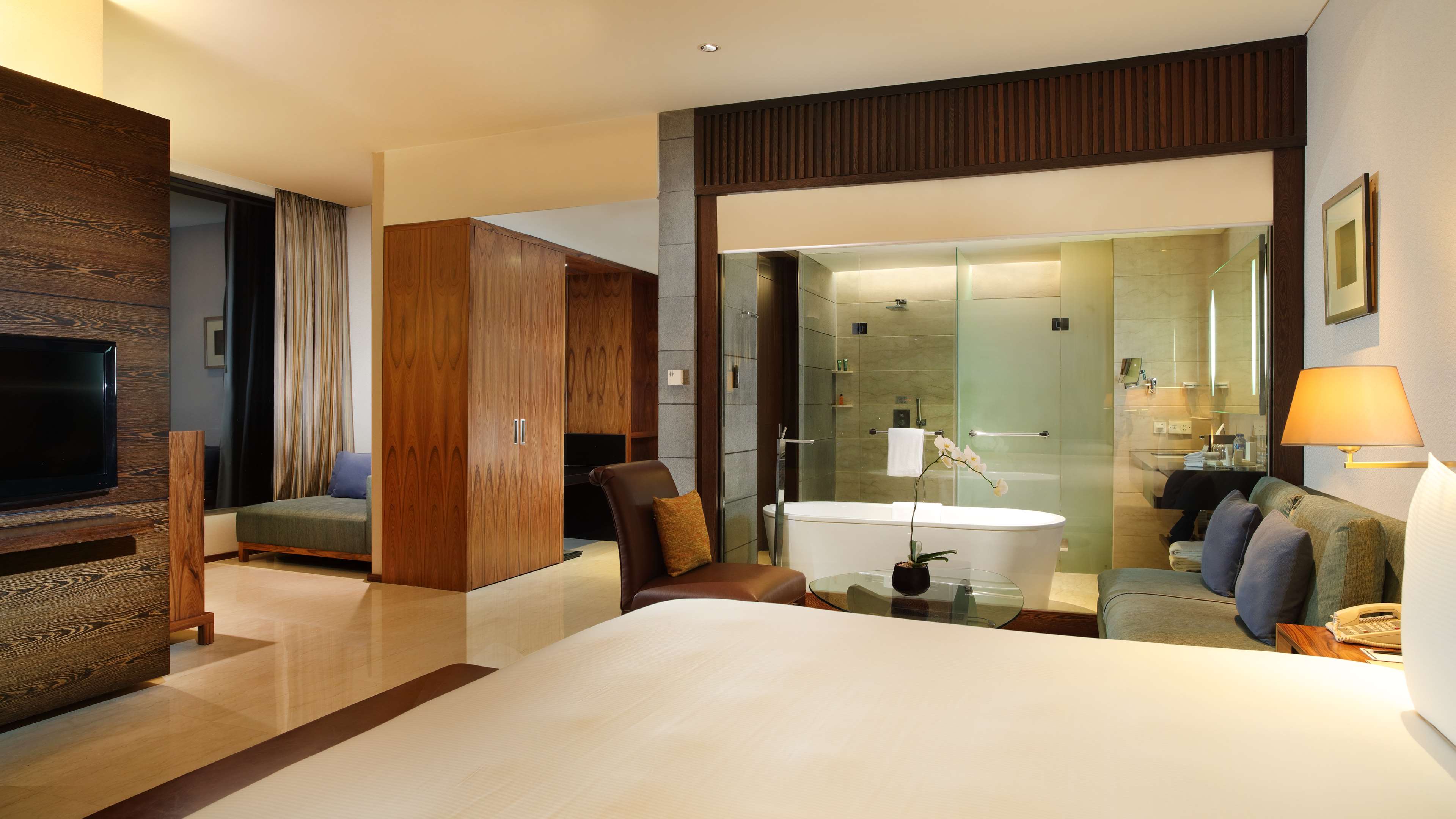 Hilton Bandung Room Type - Executive King Room - Lounge Access
