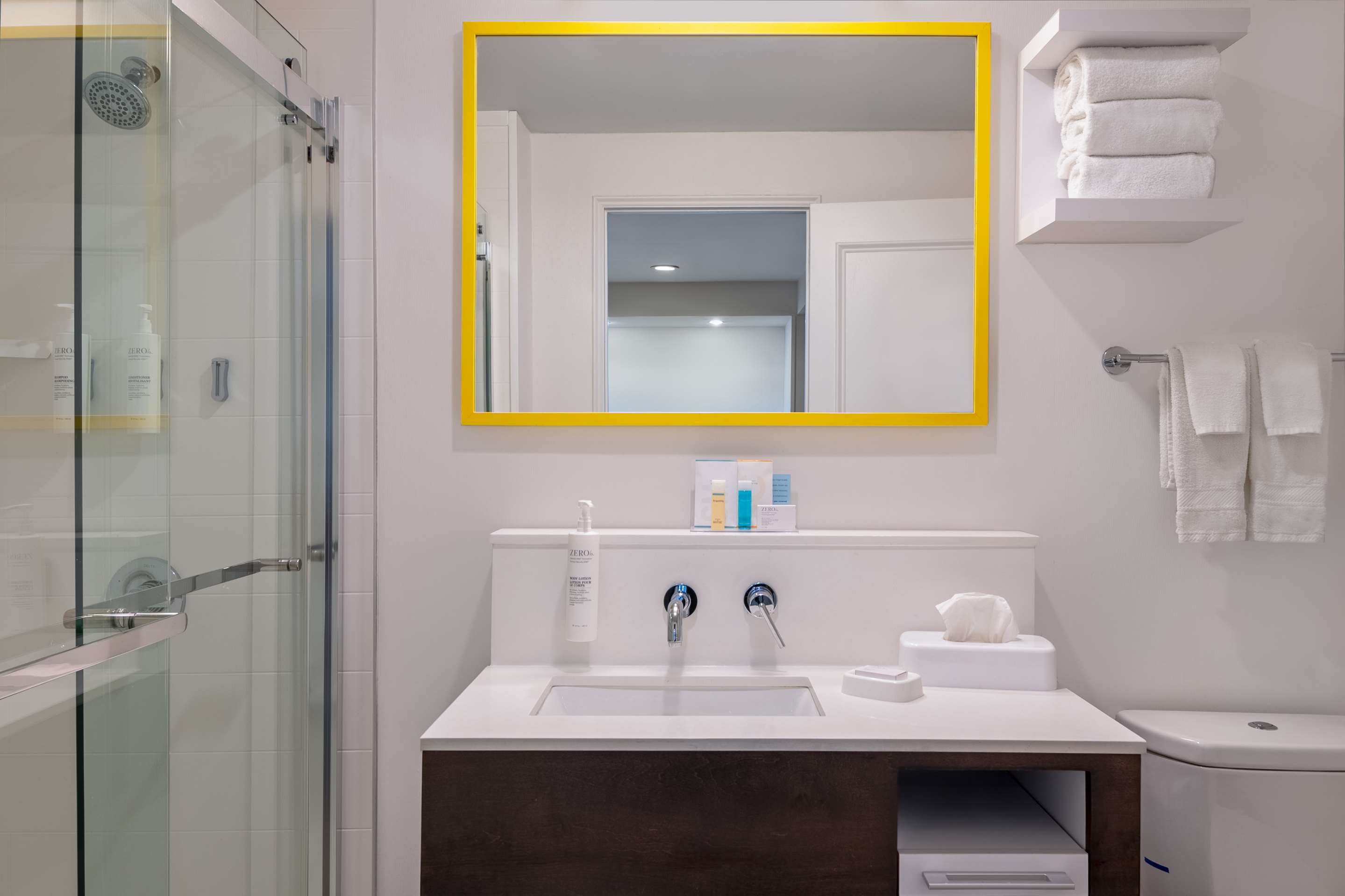 Guest room bath