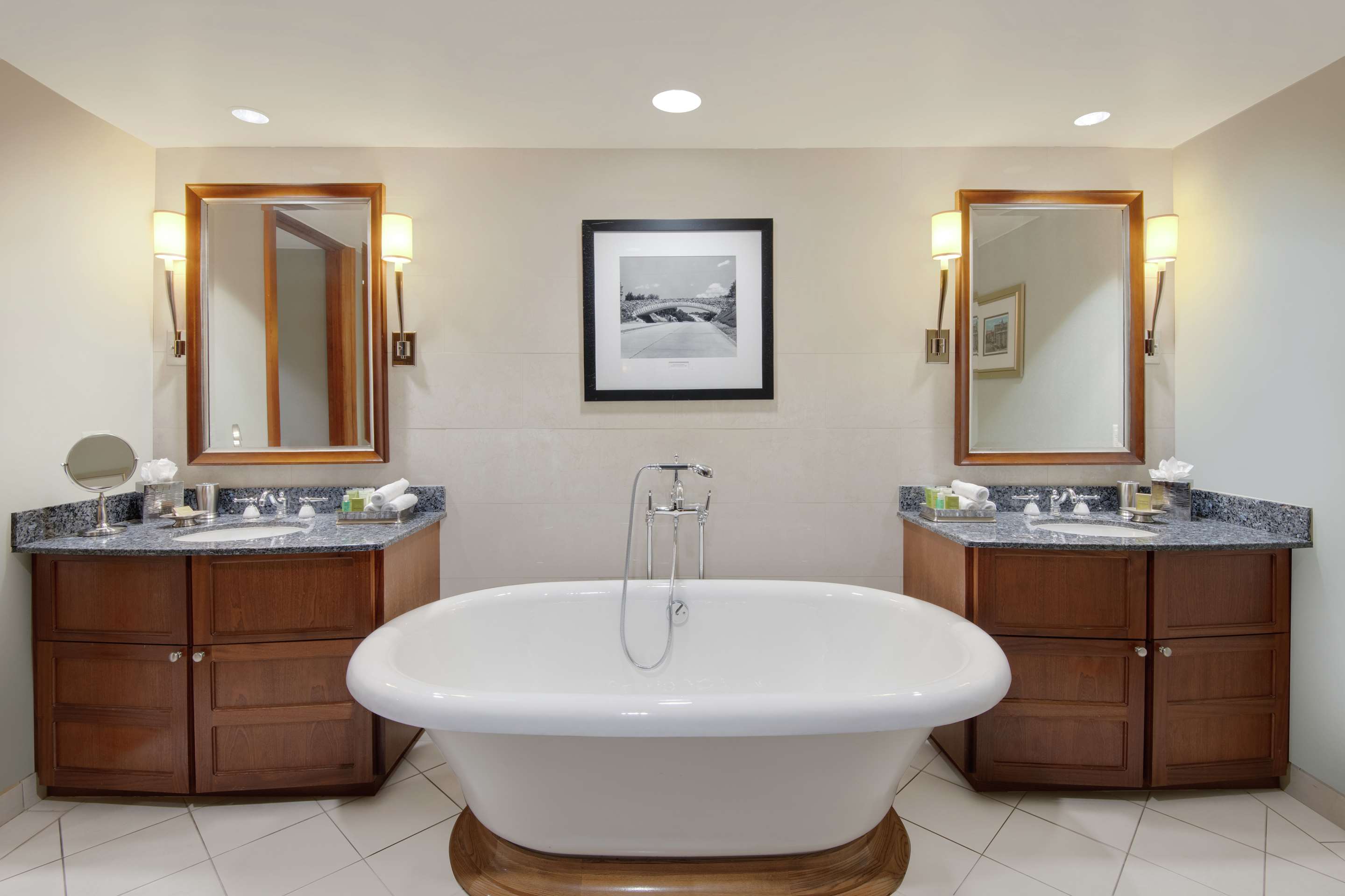 Guest room bath