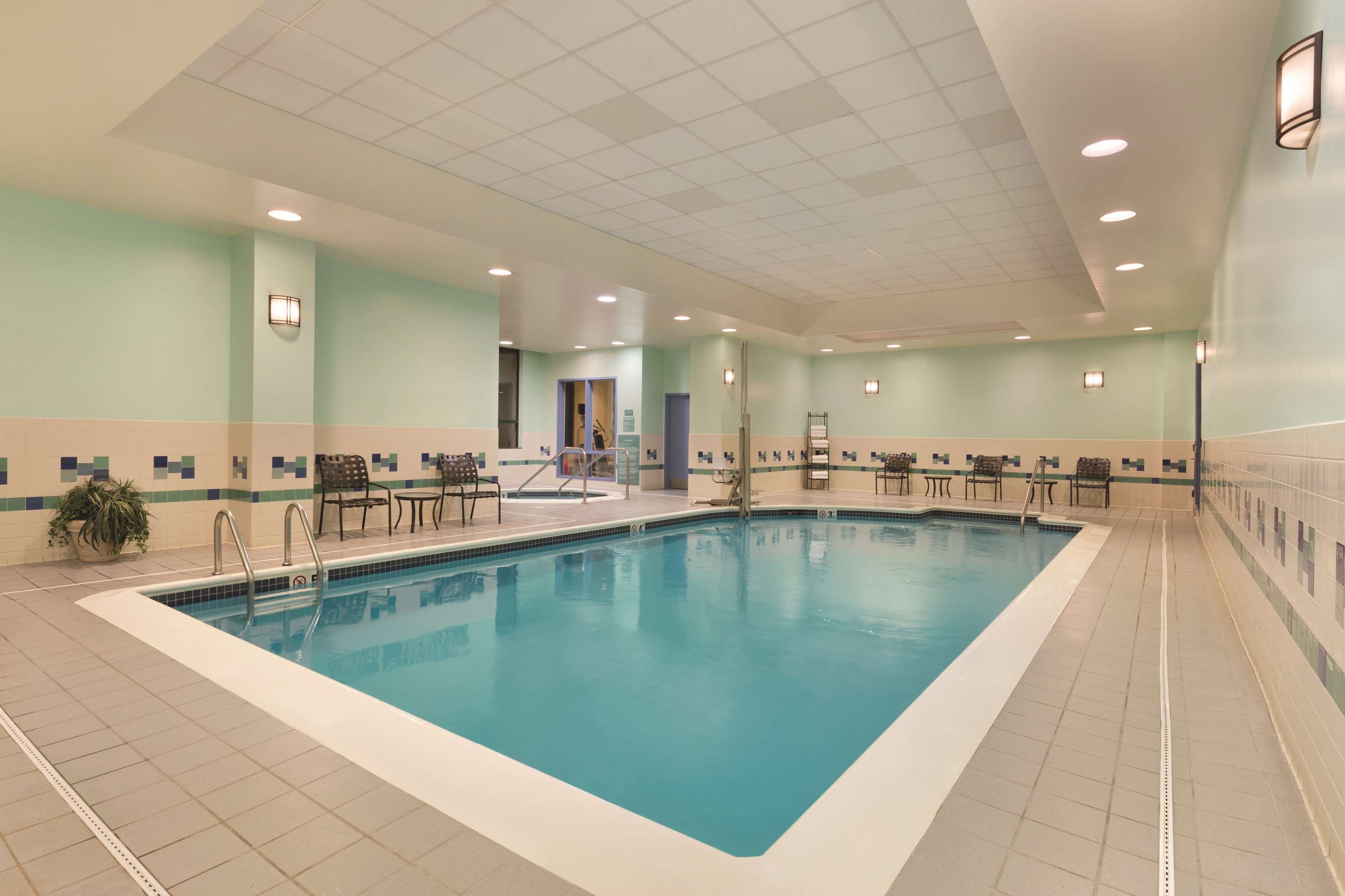 Pool | Hilton Garden Inn Worcester