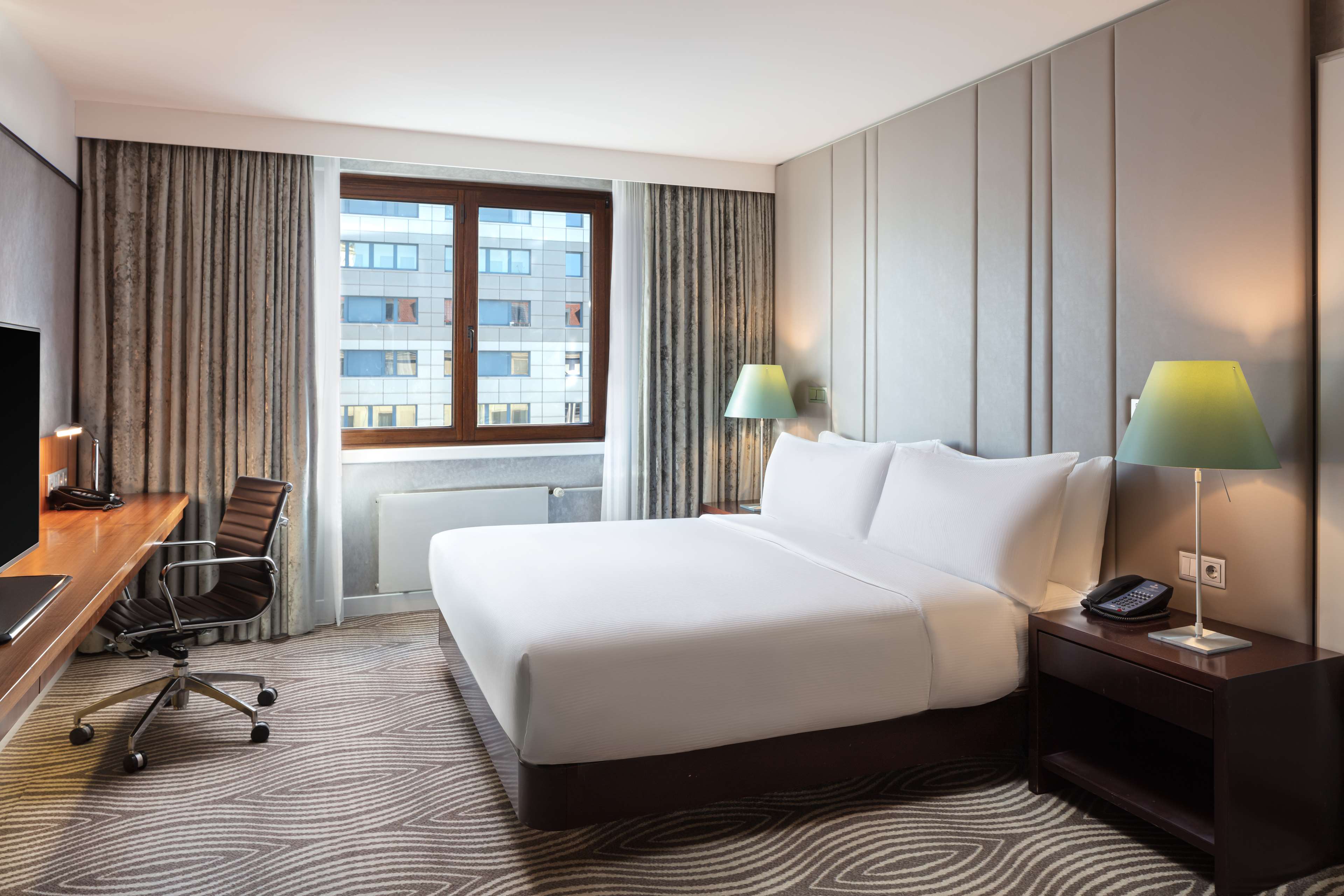 Hilton Berlin Room Type - KING GUEST ROOM COURTYARD