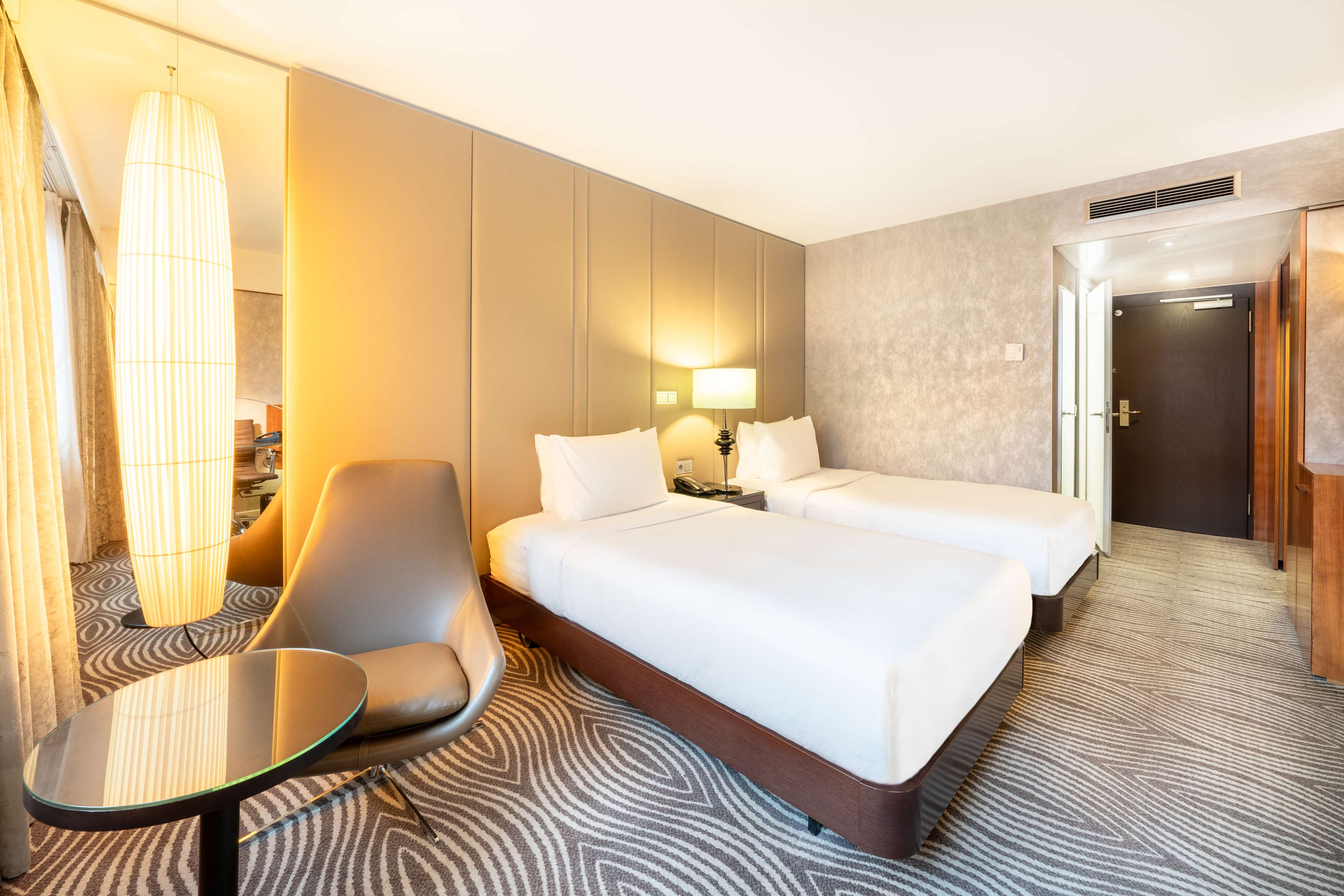 Hilton Berlin Room Type - TWIN GUEST ROOM COURTYARD