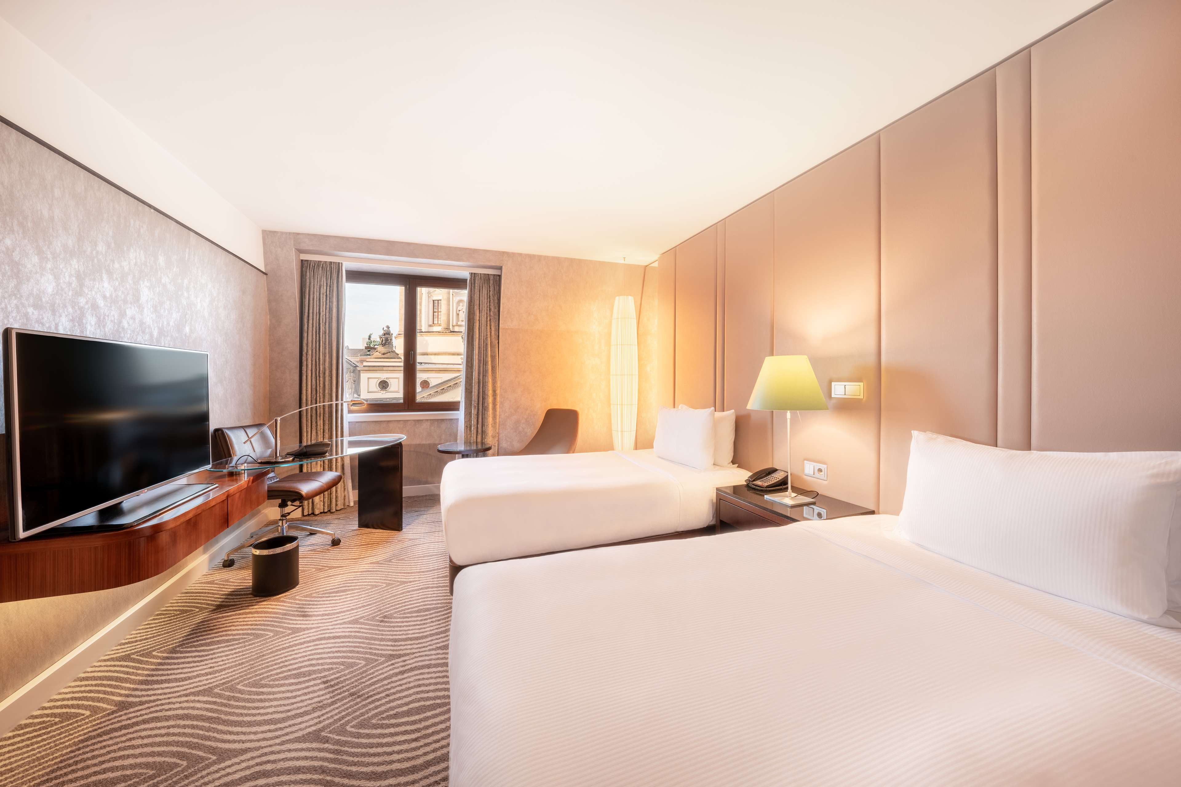 Hilton Berlin Room Type - TWIN GUEST ROOM DOME VIEW